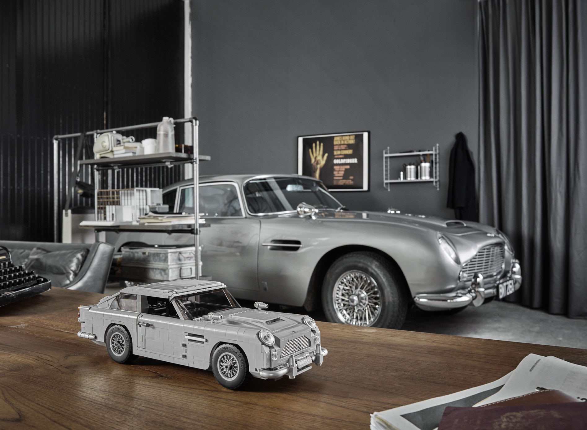 LEG0-Aston-Martin-DB5-25 LEGO’s James Bond Aston Martin DB5 Has A Working Ejector Seat