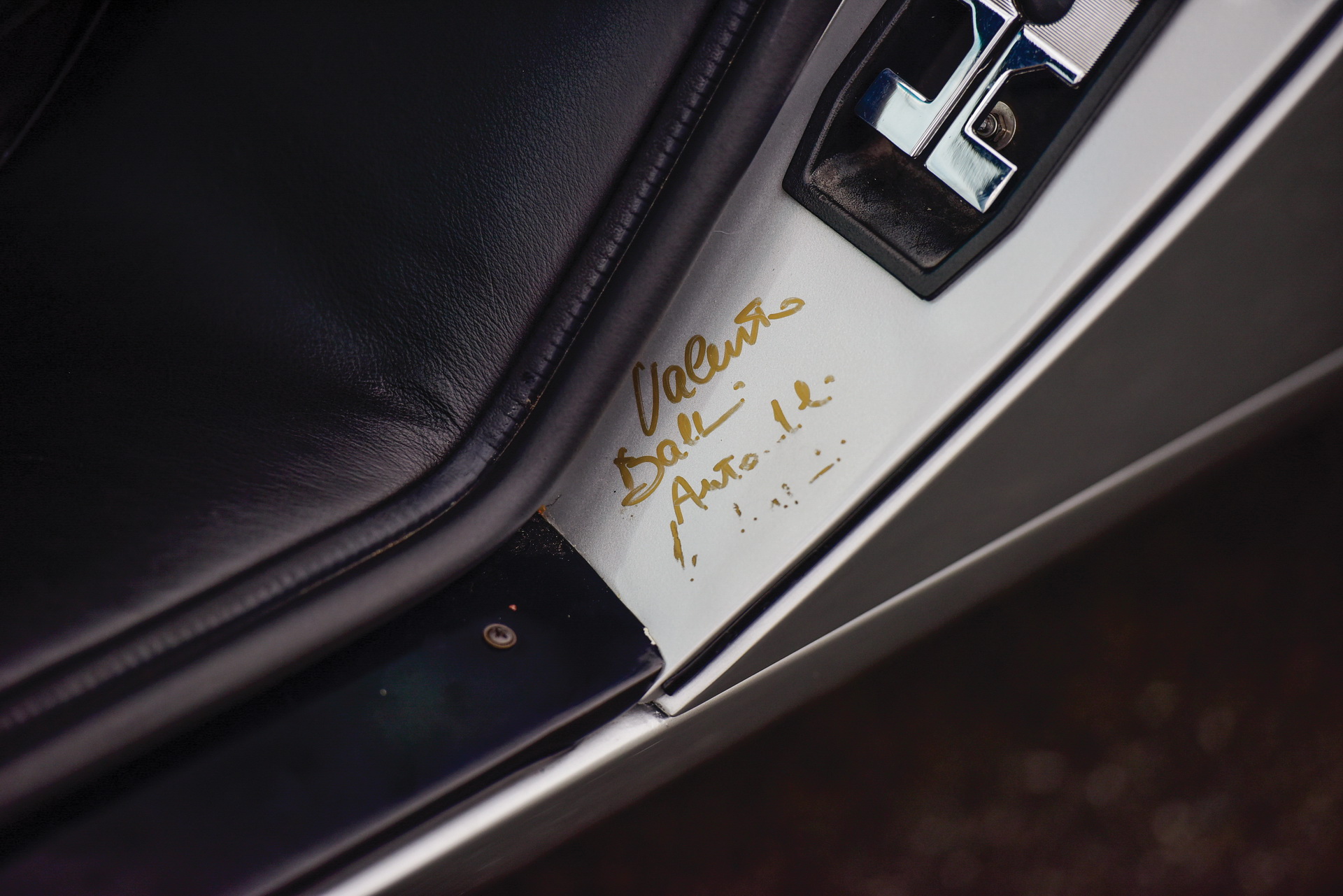 lamborghini-countach-series-ii-24 Fully Restored Lamborghini Countach Series II Will Have You Craving Money