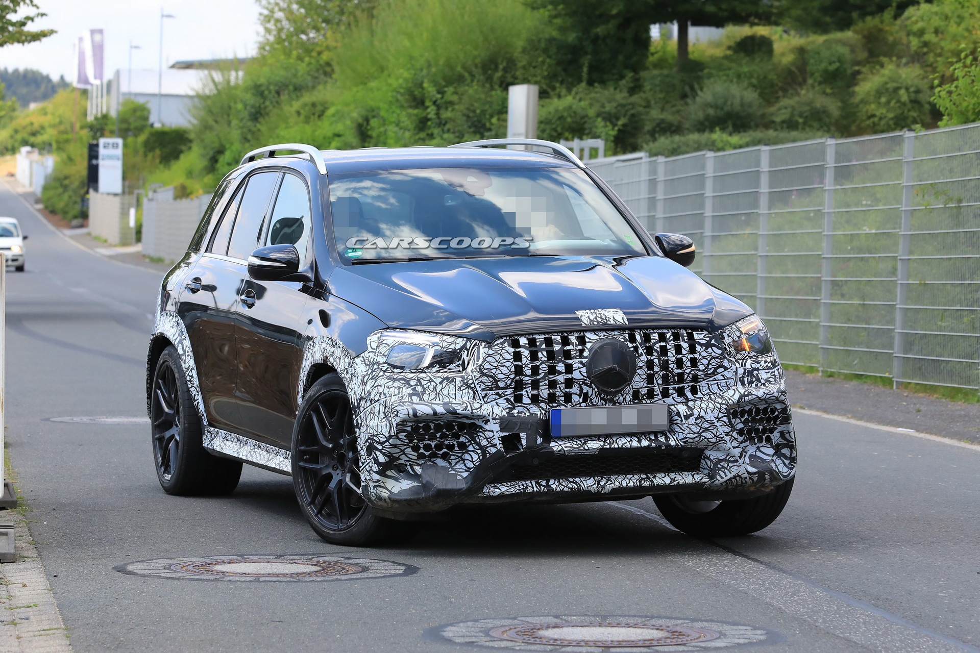 mercedes-amg-gle63-spy-less-camo-12 2019 Mercedes-AMG GLE 63 Sheds Most Of Its Camo To Reveal Familiar Look