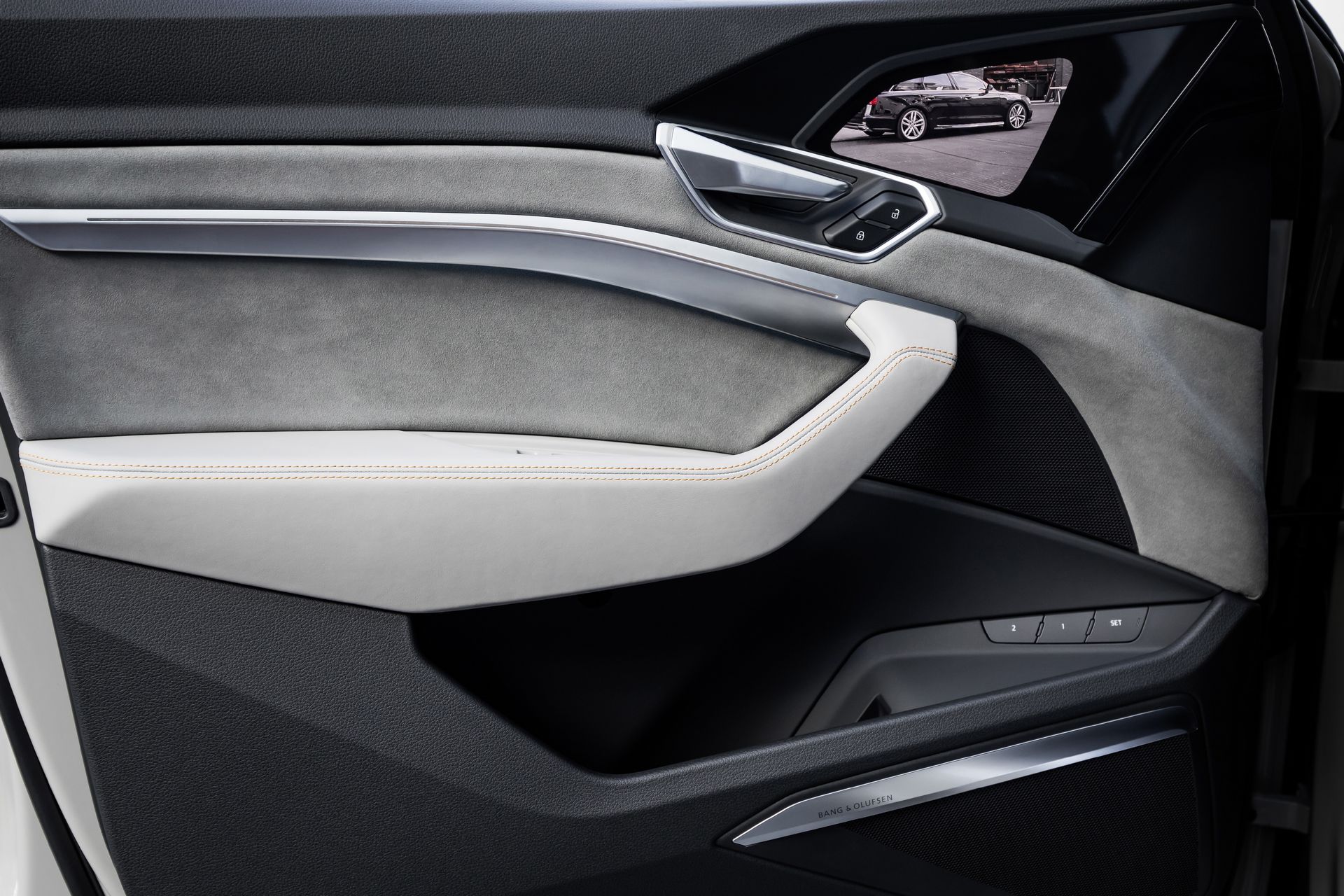 Audi-E-Tron-Interior-11 Audi Shows 2020 E-Tron Crossover’s Cabin That Gets Door Screens