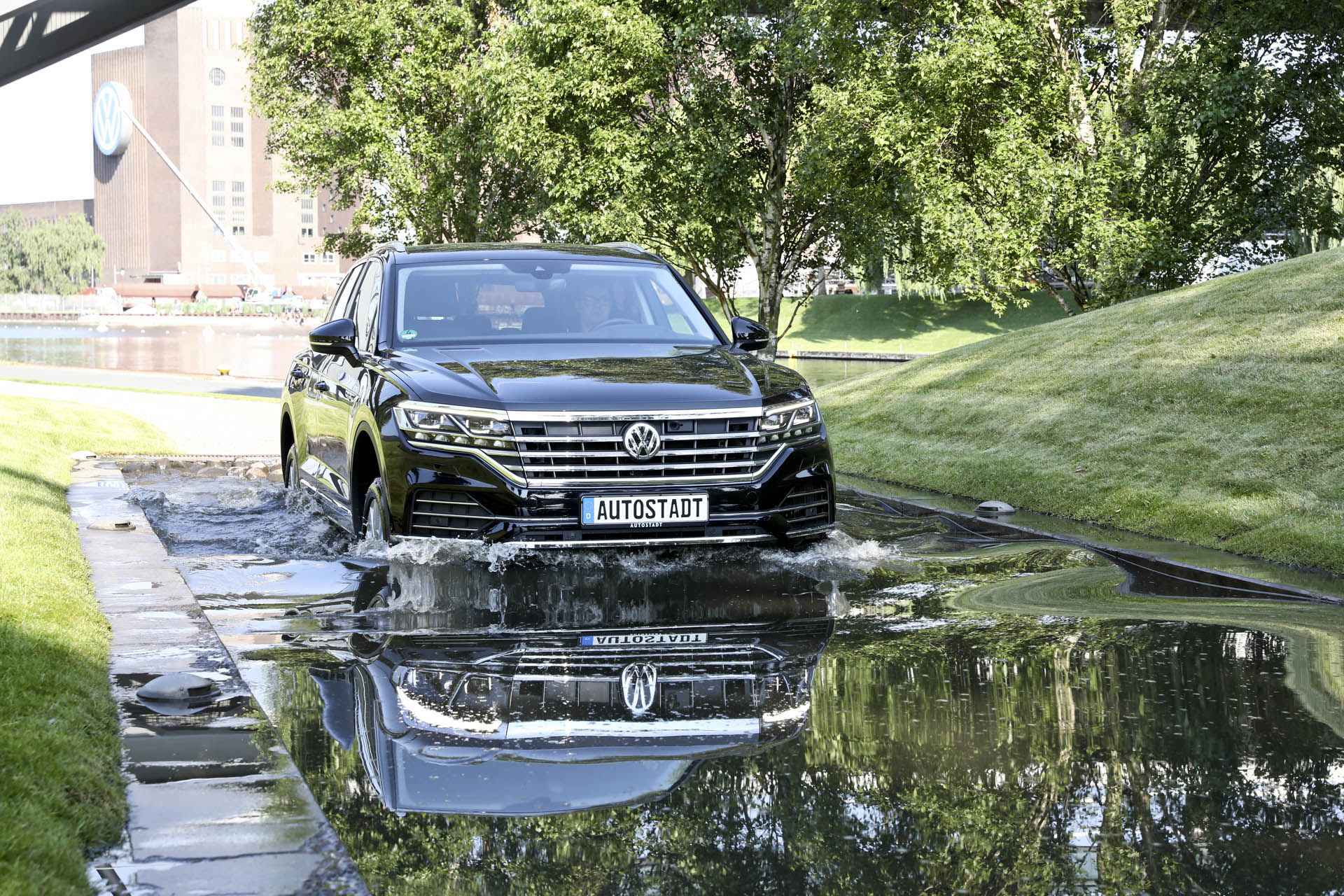 vw-touareg-autostadt-06 We’d Be Tempted To Visit Autostadt Just For The Off-Road Course