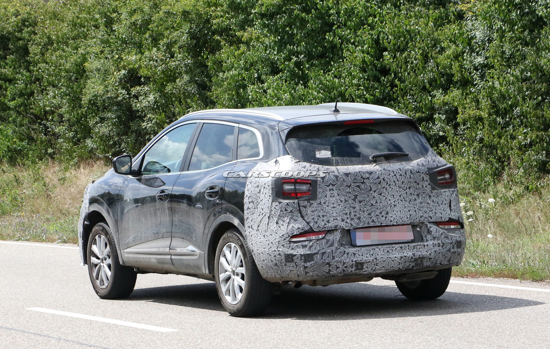 renault-kadjar-fl-spied-inside-out-18 Renault Kadjar Facelift Coming With Revamped Center Console