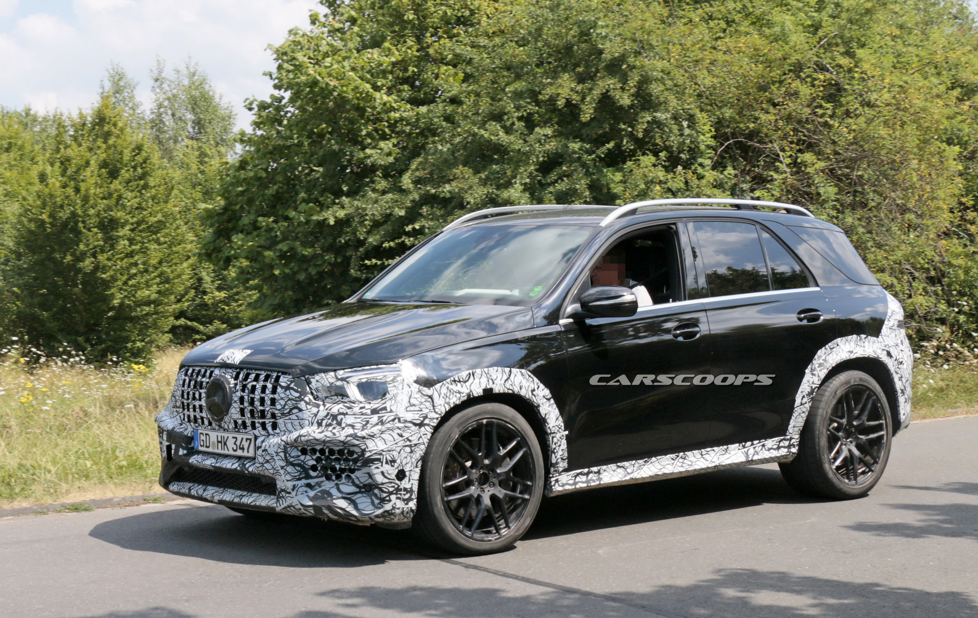 mercedes-amg-gle63-spy-less-camo-23 2019 Mercedes-AMG GLE 63 Sheds Most Of Its Camo To Reveal Familiar Look