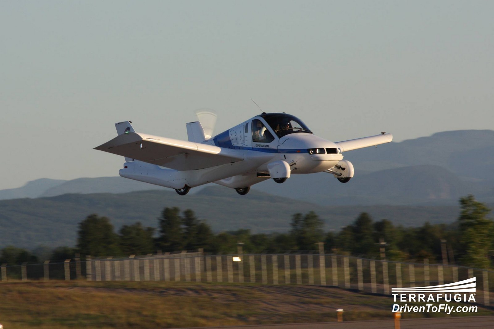 Terrafugia-Flying-Car-1 Terrafugia Wants To Put Its Transition Flying Car On Sale In 2019