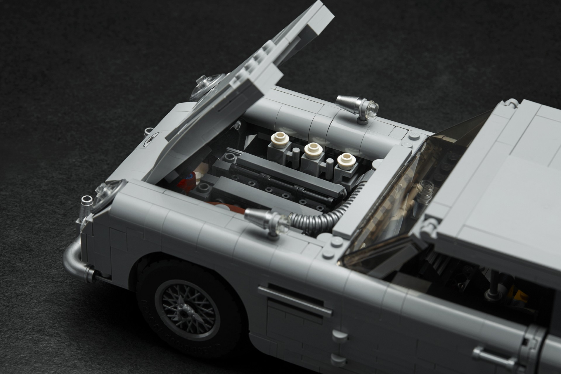 LEG0-Aston-Martin-DB5-27 LEGO’s James Bond Aston Martin DB5 Has A Working Ejector Seat