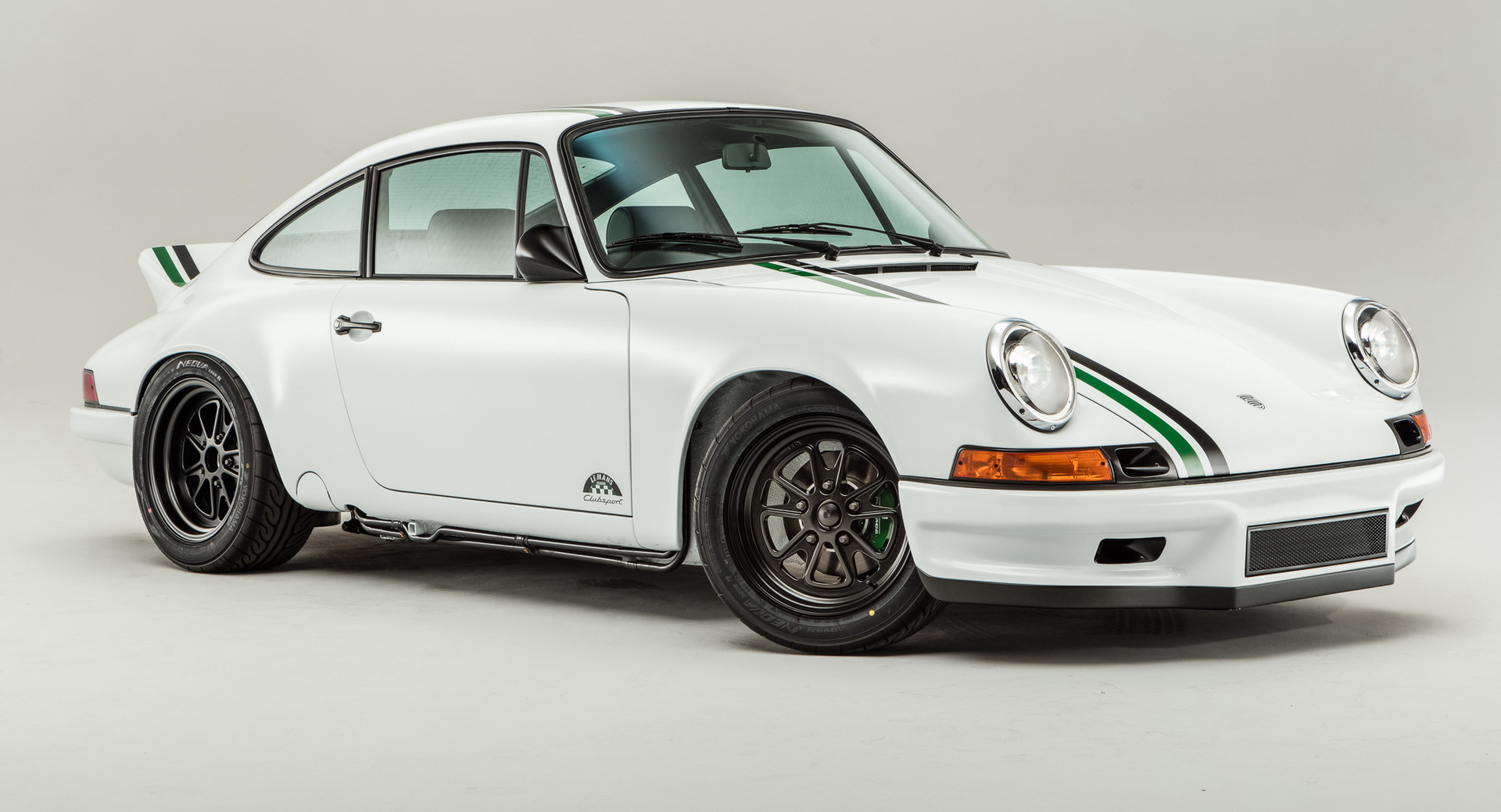 Porsche-911-LMClassic-01 Porsche 911 Le Mans Classic Clubsport Costs As Much As A New GT2 RS