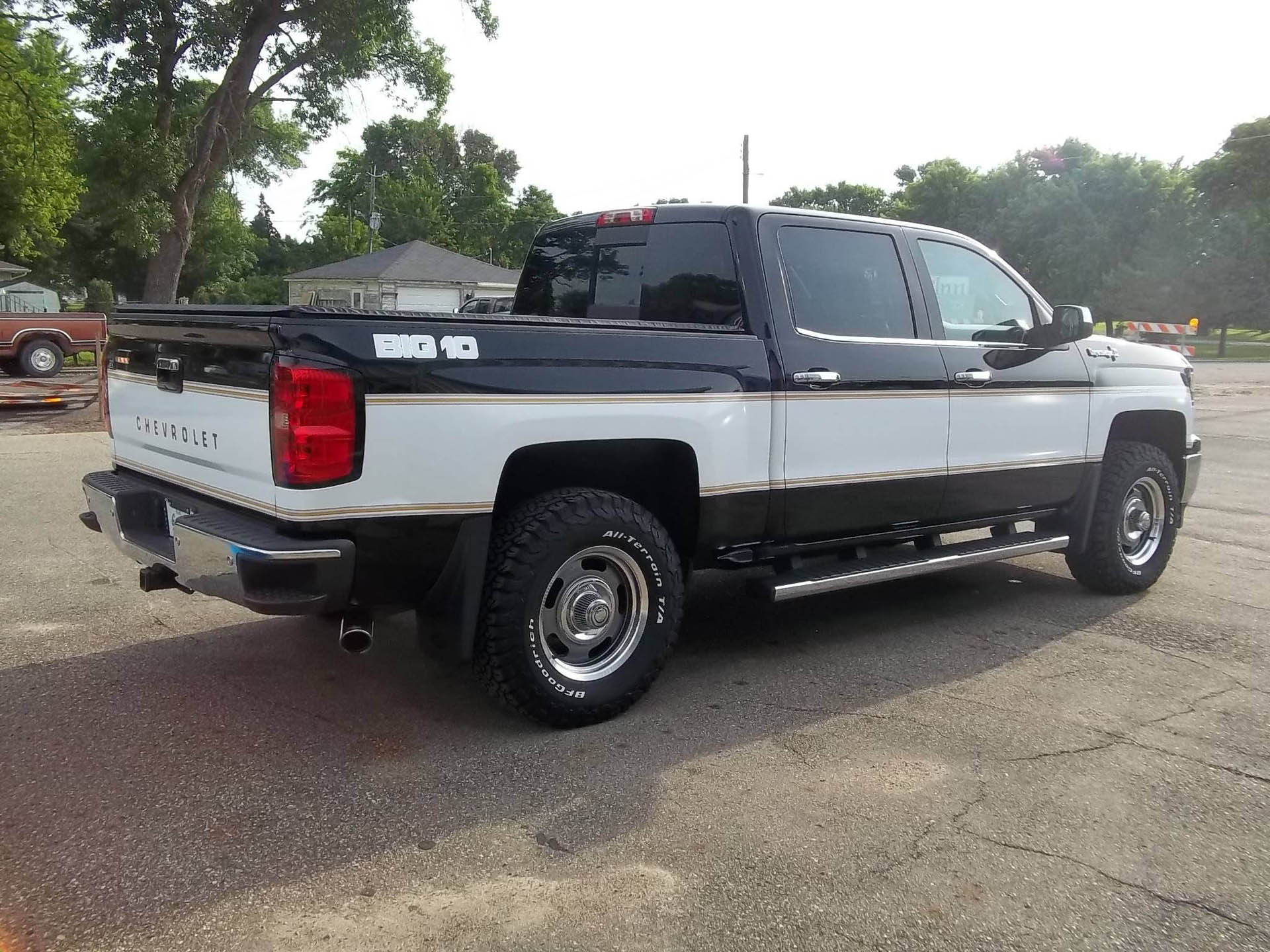 blake-greenfield-chevy-silverado-18 Minnesota Dealer Makes Its Own Deliciously Retro Chevy Trucks