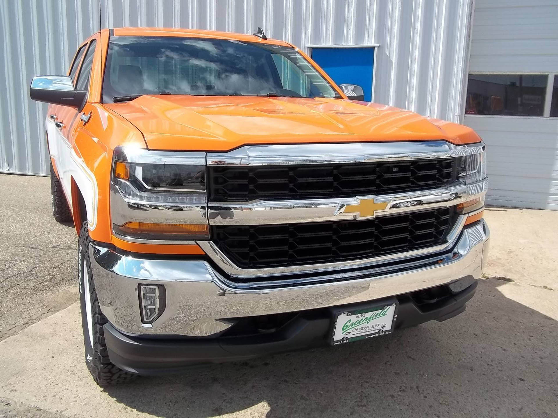 blake-greenfield-chevy-silverado-17 Minnesota Dealer Makes Its Own Deliciously Retro Chevy Trucks