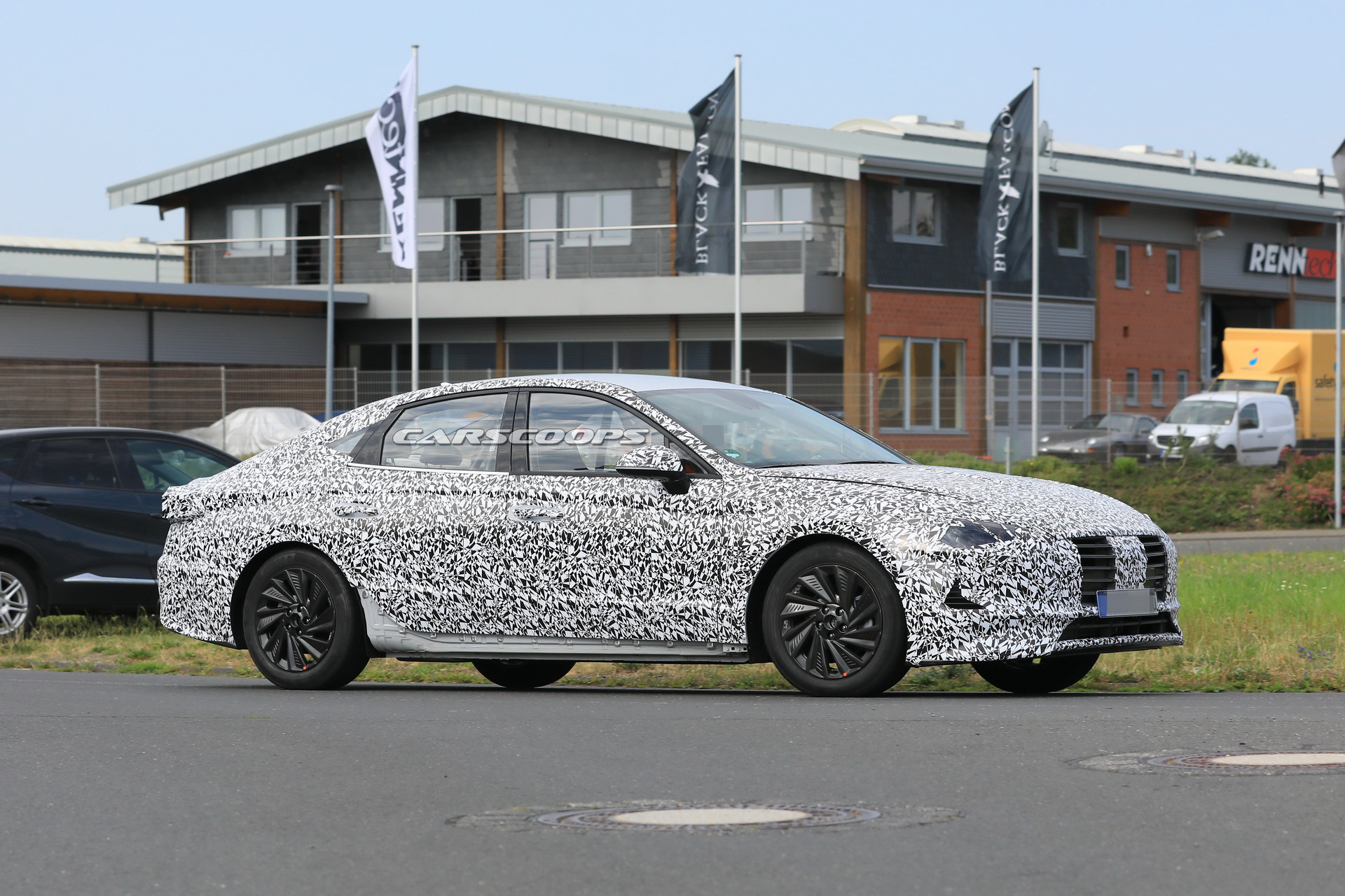 hyundai-sonata-i40-spy-first-time-34 All-New 2019 Hyundai i40 Spied With Sharper Looks, Could Preview Next Sonata Too