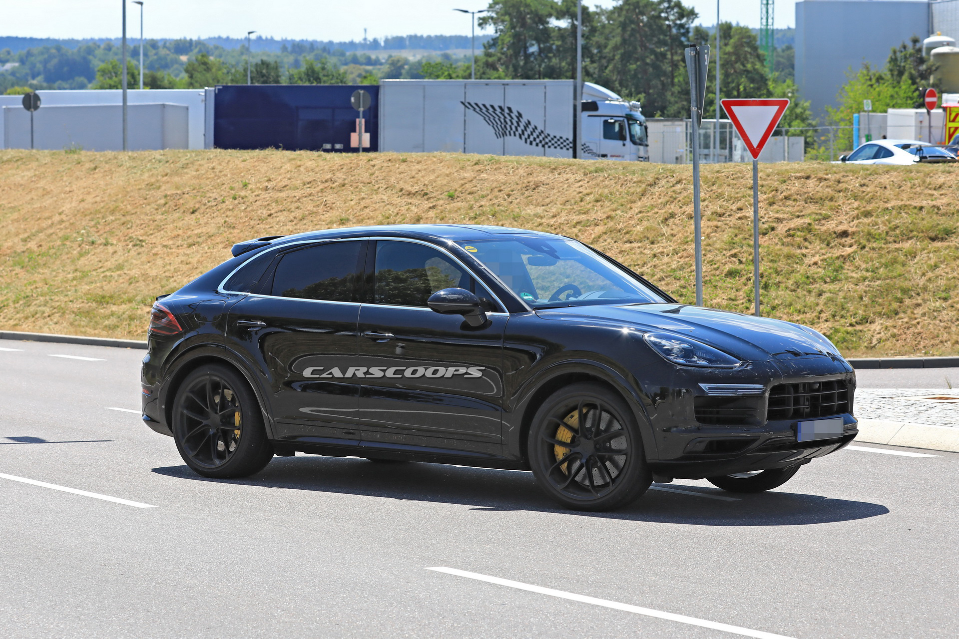 porsche-cayenne-coupe-first-spy-11 2020 Porsche Cayenne Coupe Is Coming For BMW’s X6