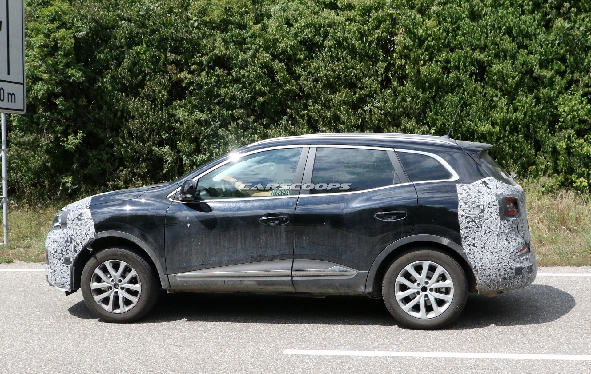 renault-kadjar-fl-spied-inside-out-15 Renault Kadjar Facelift Coming With Revamped Center Console