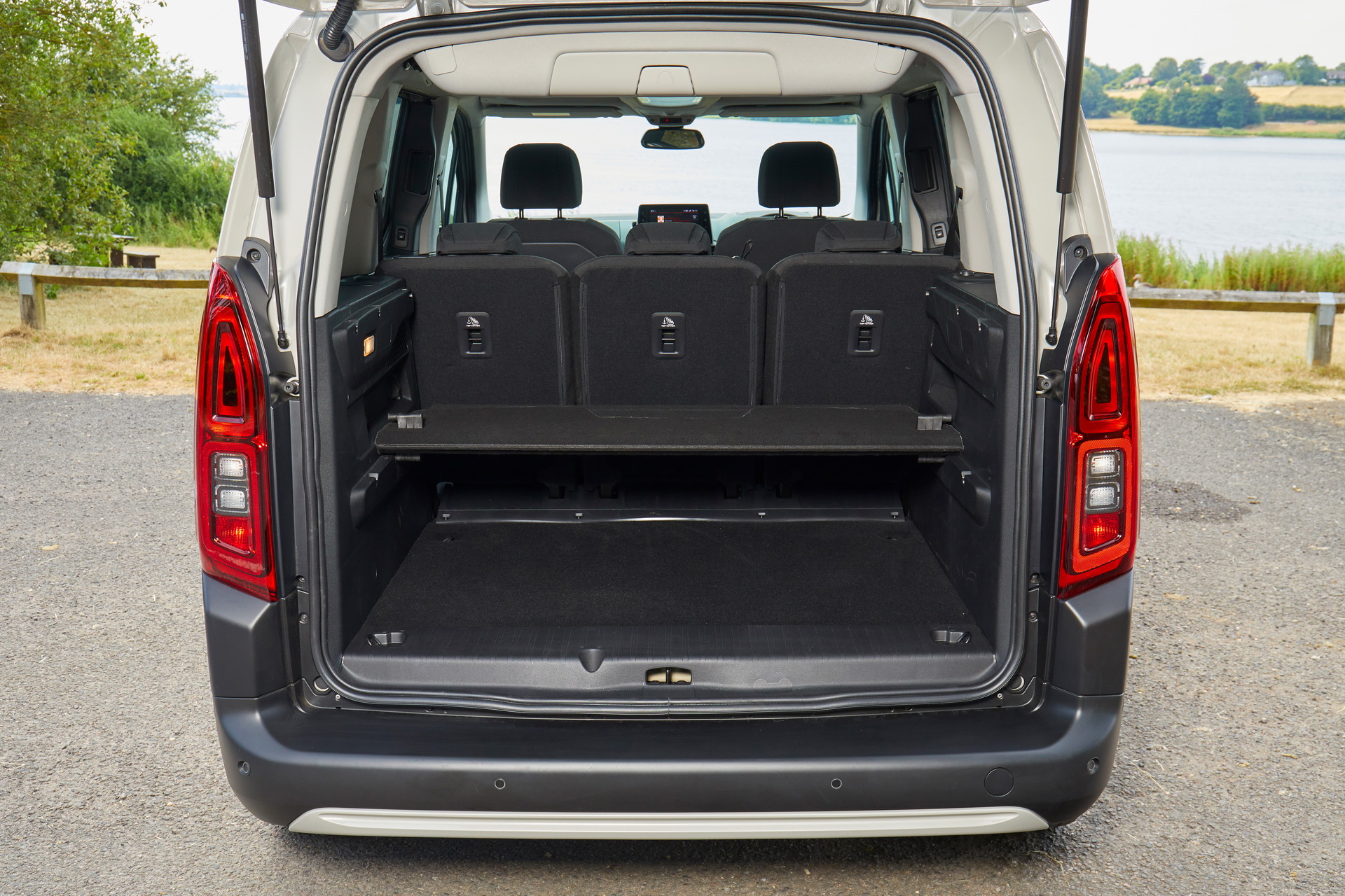 2019-citroen-berlingo-40 New Citroen Berlingo And Peugeot Rifter Go On Sale In The UK