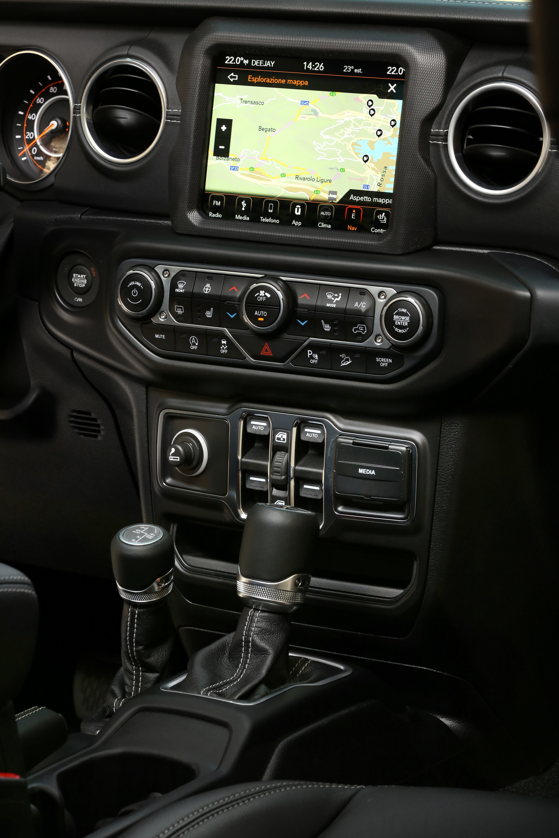 Jeep-Wrangler-15 Euro-spec Jeep Wrangler Detailed, Will Feature 197HP 4-Cylinder Diesel