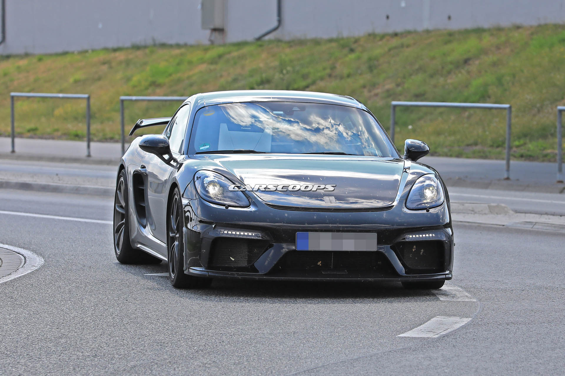 porsche-718-cayman-gt4-wing-scoop-06 2019 Porsche Cayman GT4 Is The Six-Pot 718 That Purists Have Been Waiting For (Updated)