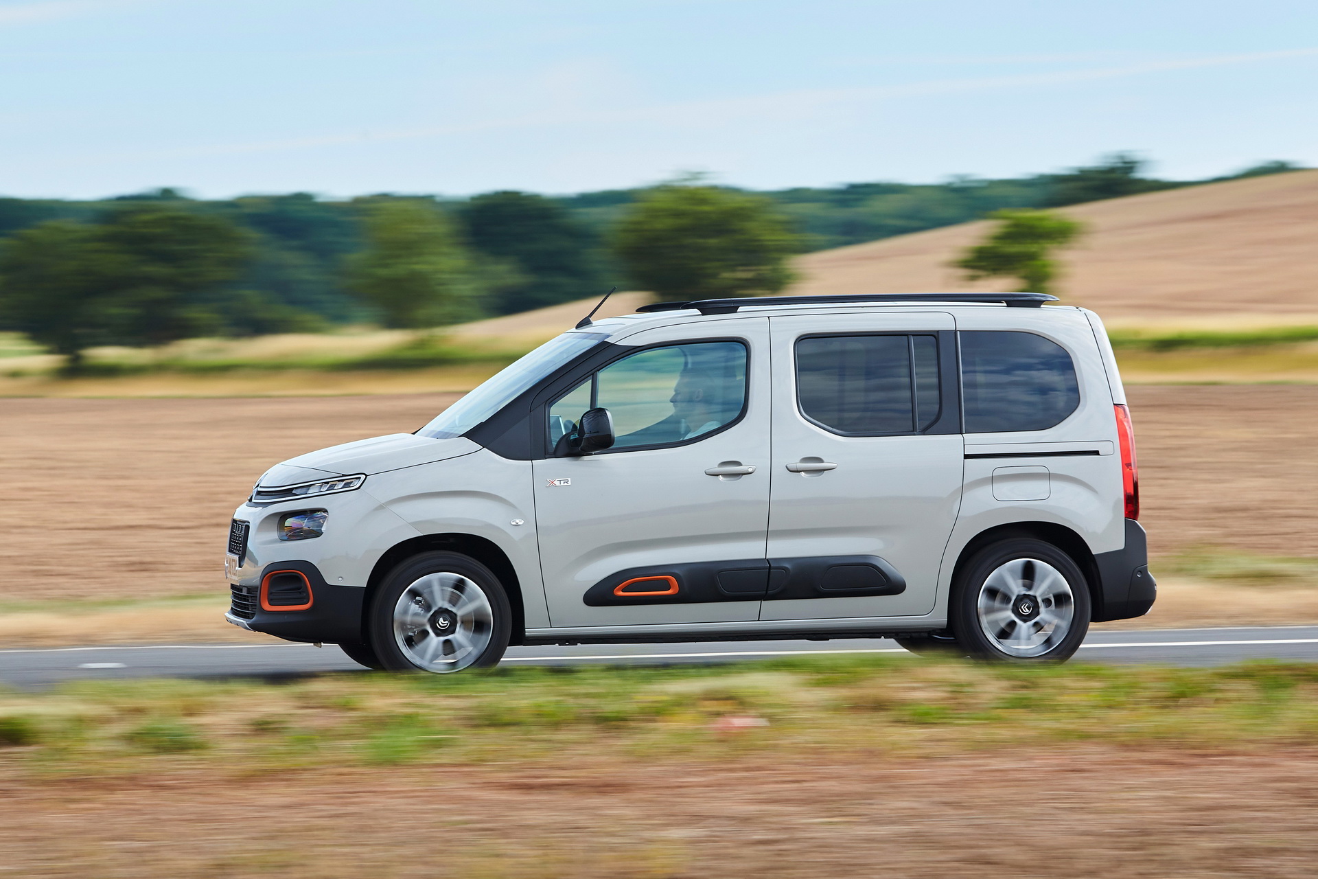 2019-citroen-berlingo-47 New Citroen Berlingo And Peugeot Rifter Go On Sale In The UK
