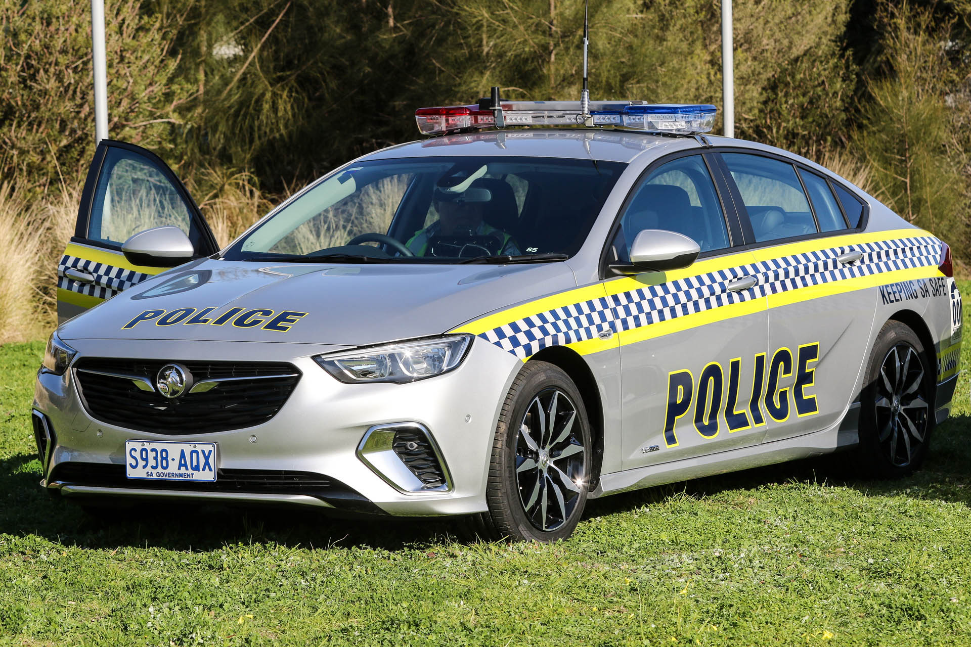holden-vb-commodore-sa-police-07 Holden’s New Commodore Has A Thing Or Two To Say To The Kia Stinger Police Cruiser