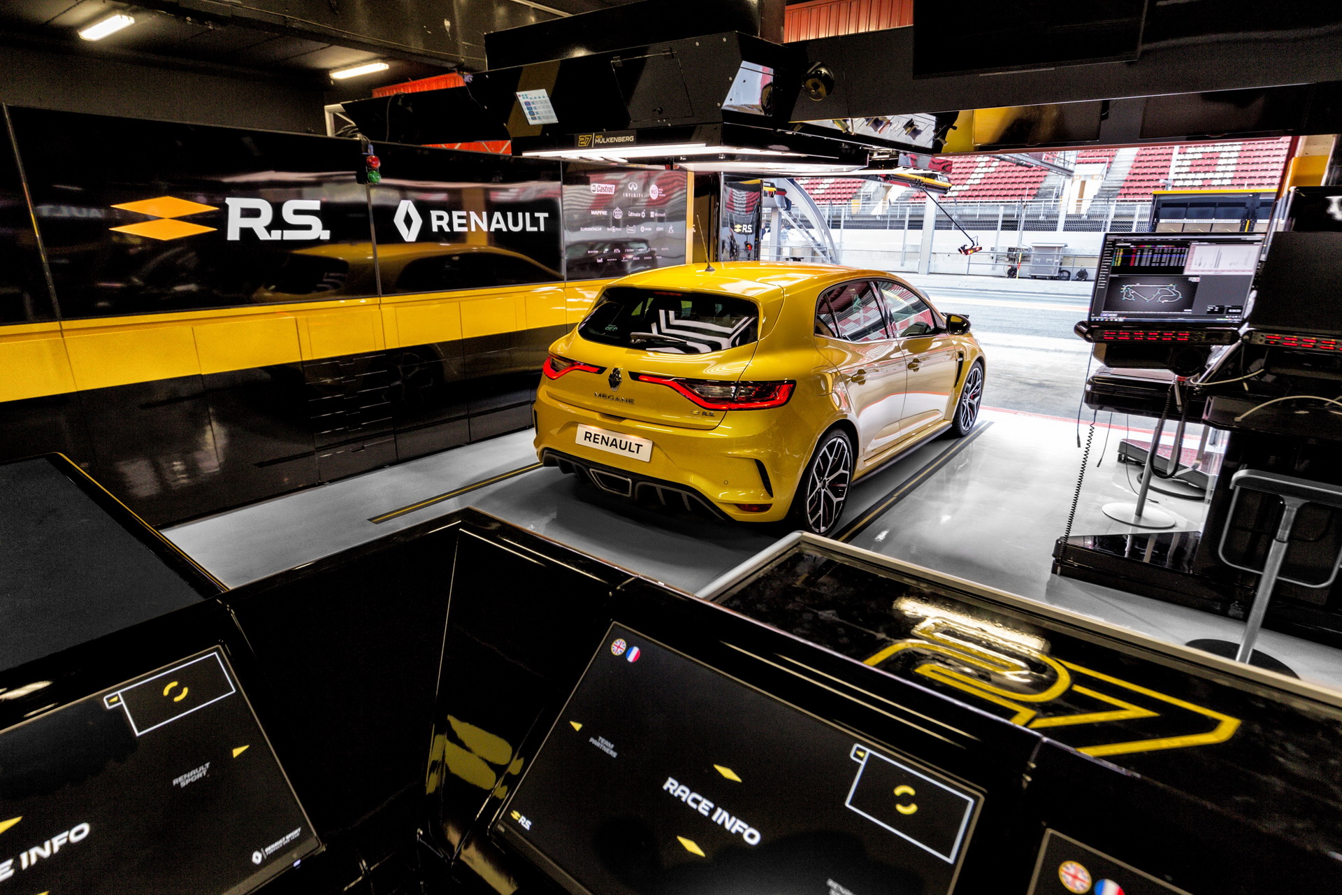 2019-renault-megane-rs-trophy-11 New Renault Megane RS Trophy With 296HP Is The Most Potent And Extreme Version Yet
