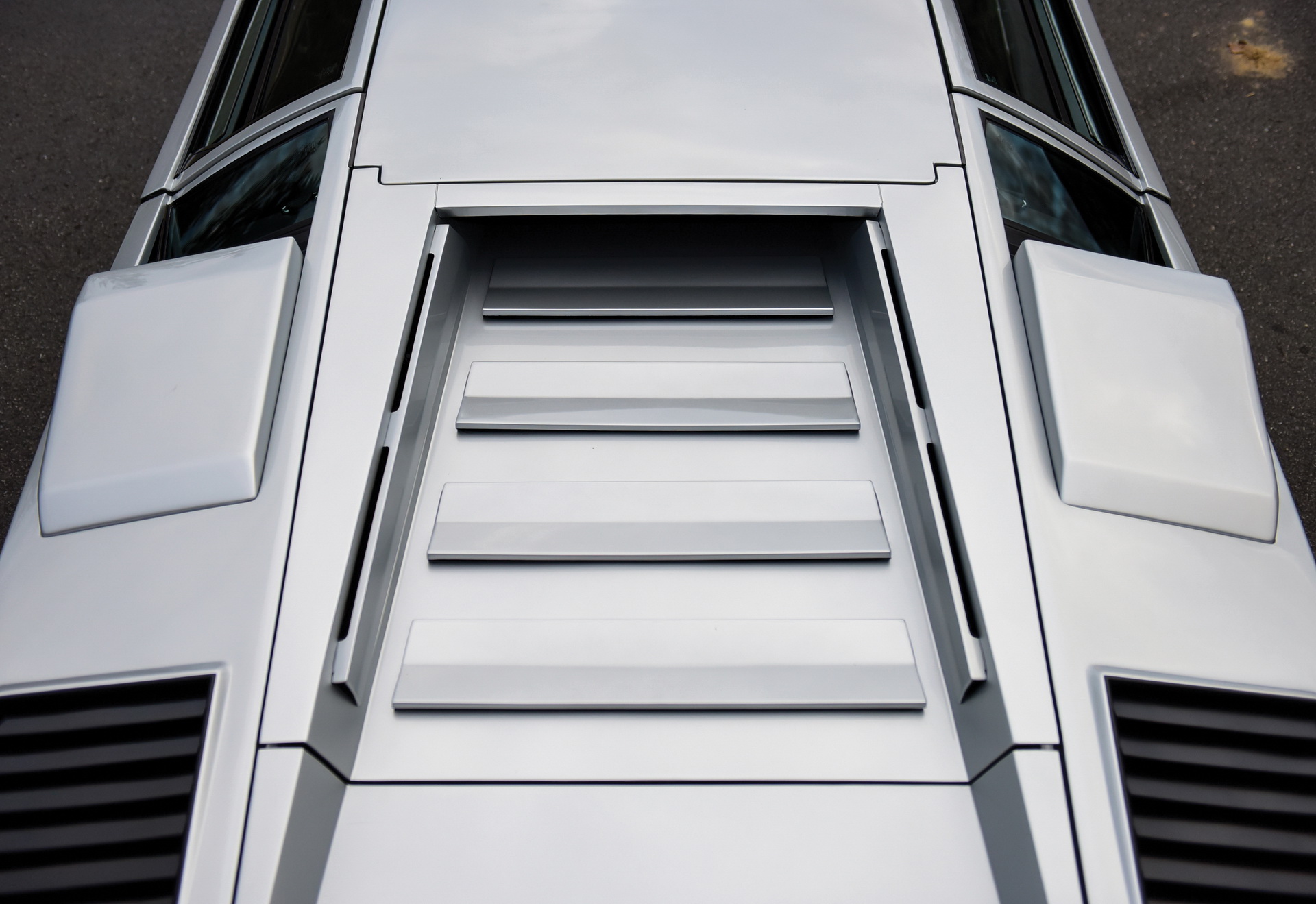 lamborghini-countach-series-ii-18 Fully Restored Lamborghini Countach Series II Will Have You Craving Money