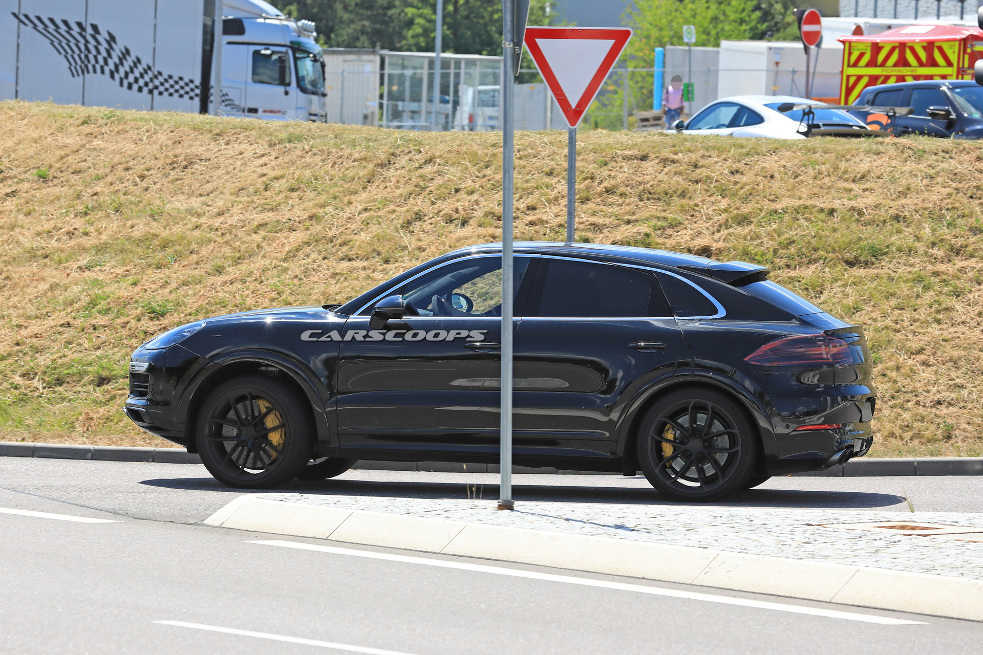 porsche-cayenne-coupe-first-spy-22 2020 Porsche Cayenne Coupe Is Coming For BMW’s X6