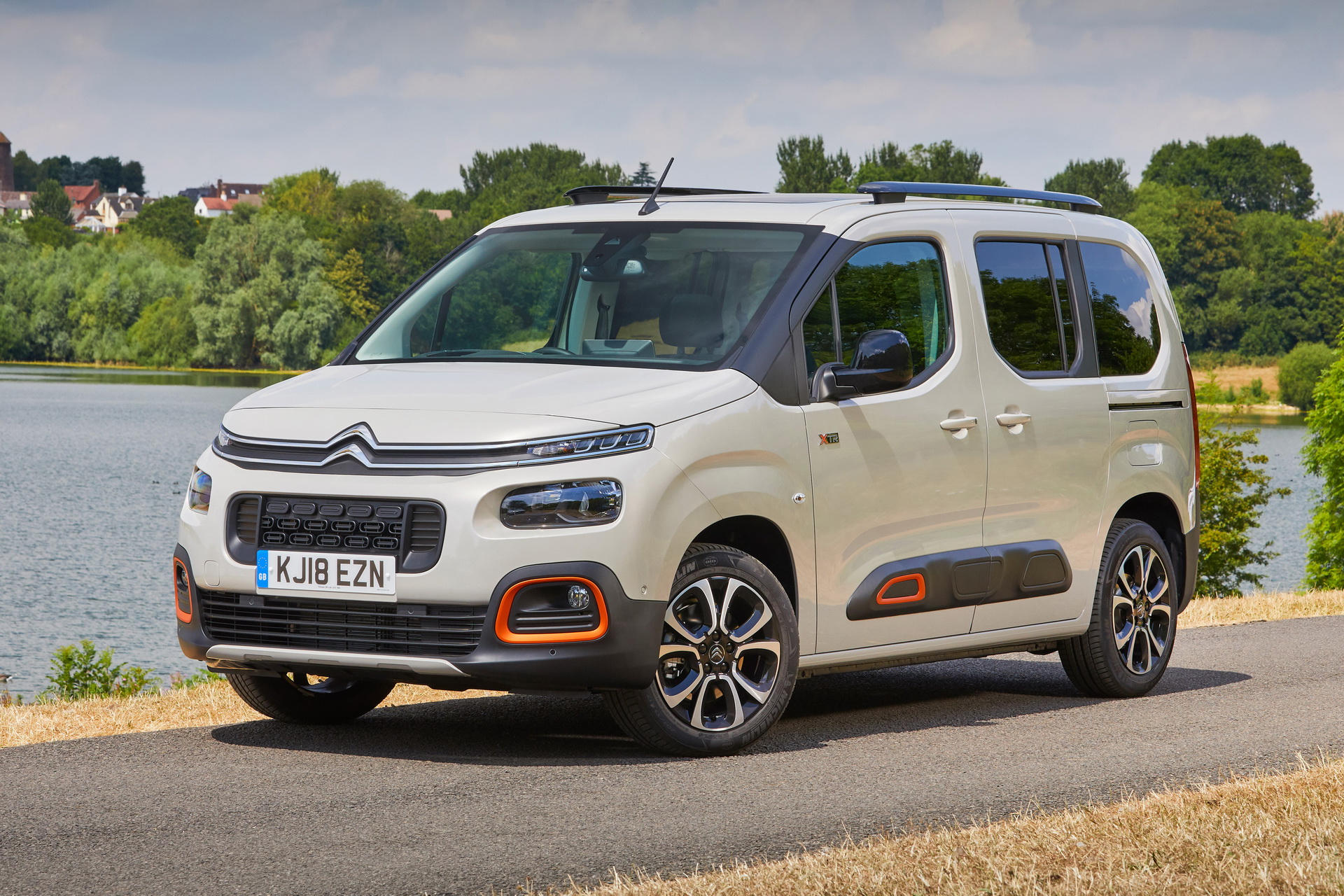 2019-citroen-berlingo-20 New Citroen Berlingo And Peugeot Rifter Go On Sale In The UK
