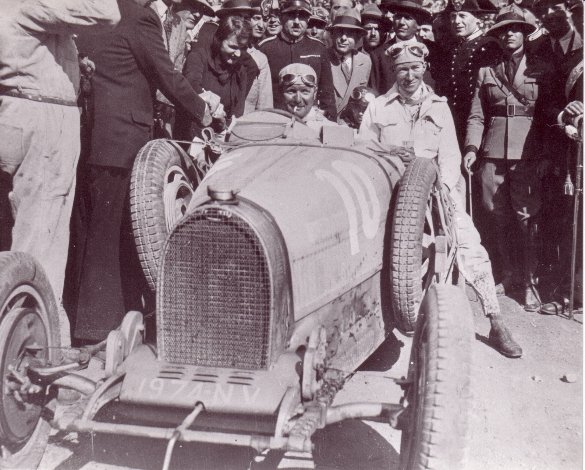 bugatti-chiron-divo-3 Bugatti Divo Is A Faster, Hardcore Special Edition Limited To 40 Units