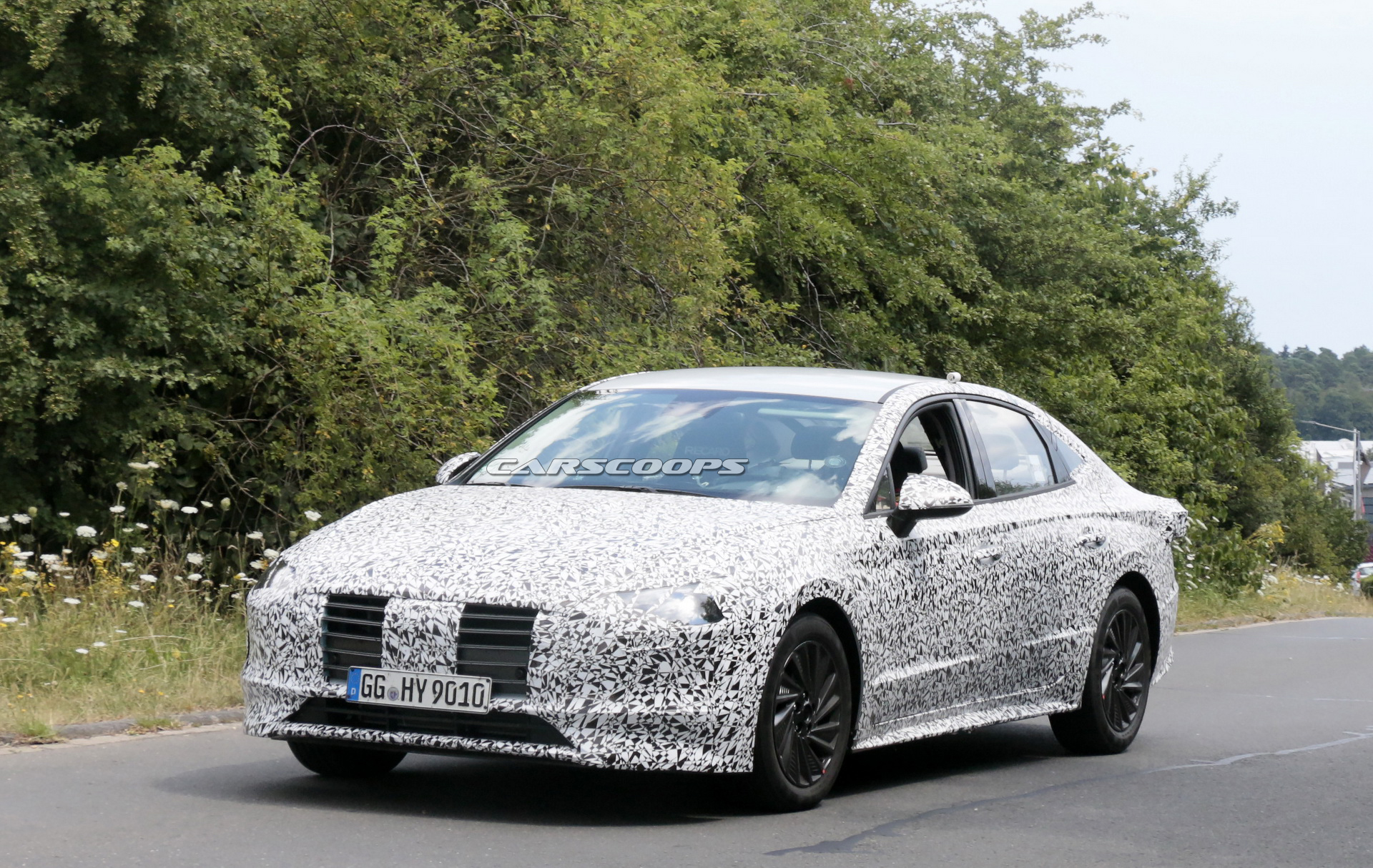 hyundai-sonata-i40-spy-first-time-5 All-New 2019 Hyundai i40 Spied With Sharper Looks, Could Preview Next Sonata Too