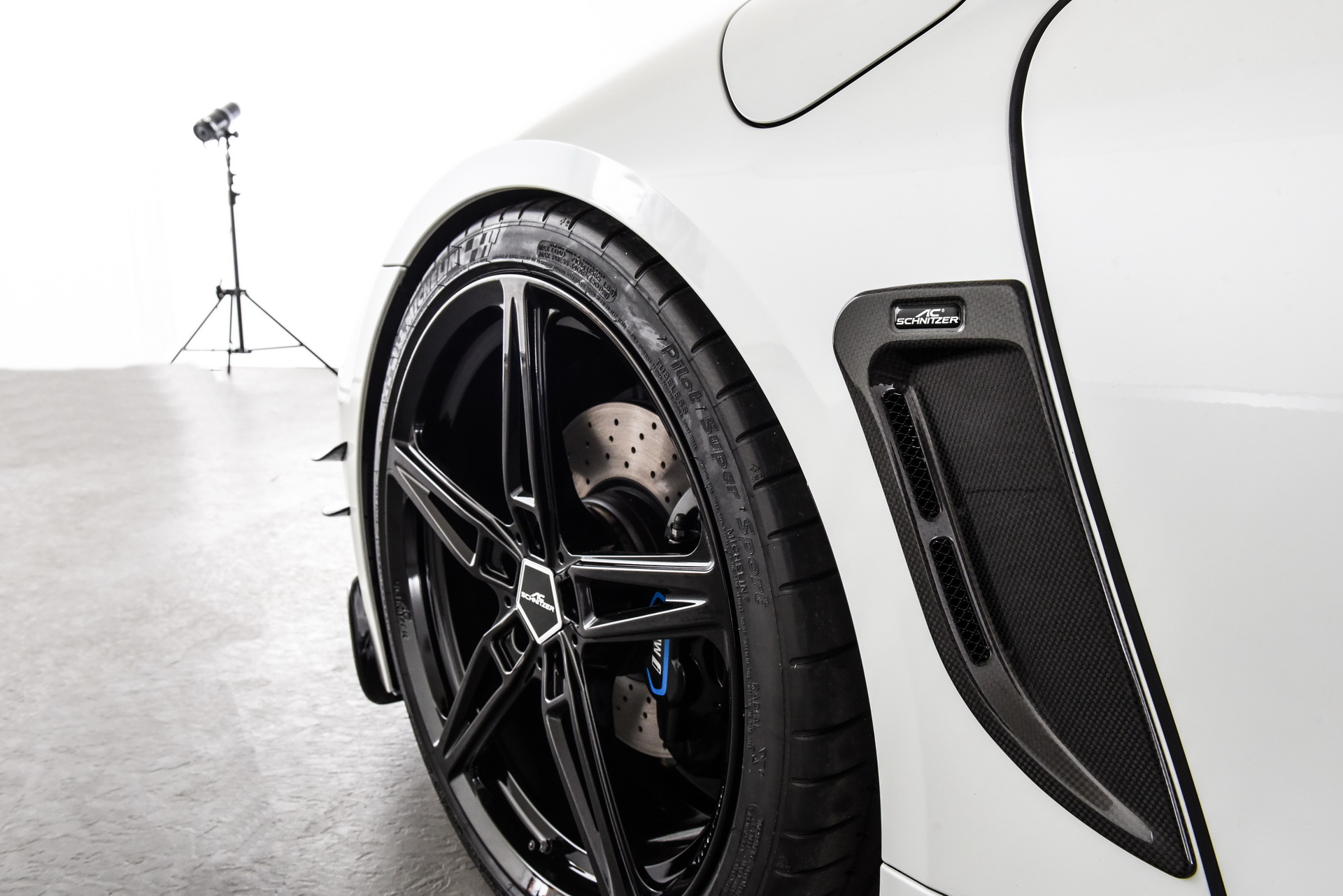 ac-schnitzer-bmw-i8-roadster-mods-9 AC Schnitzer Helps New BMW i8 Roadster Improve Its Stance