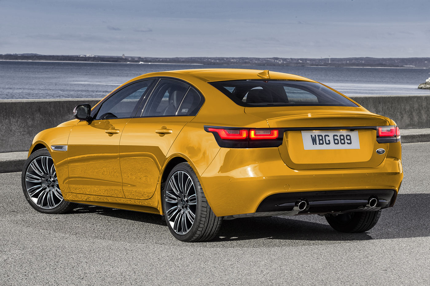 road-rover-render-2 Land Rover Could Hug Tarmac Instead Of Trees With Road Rover