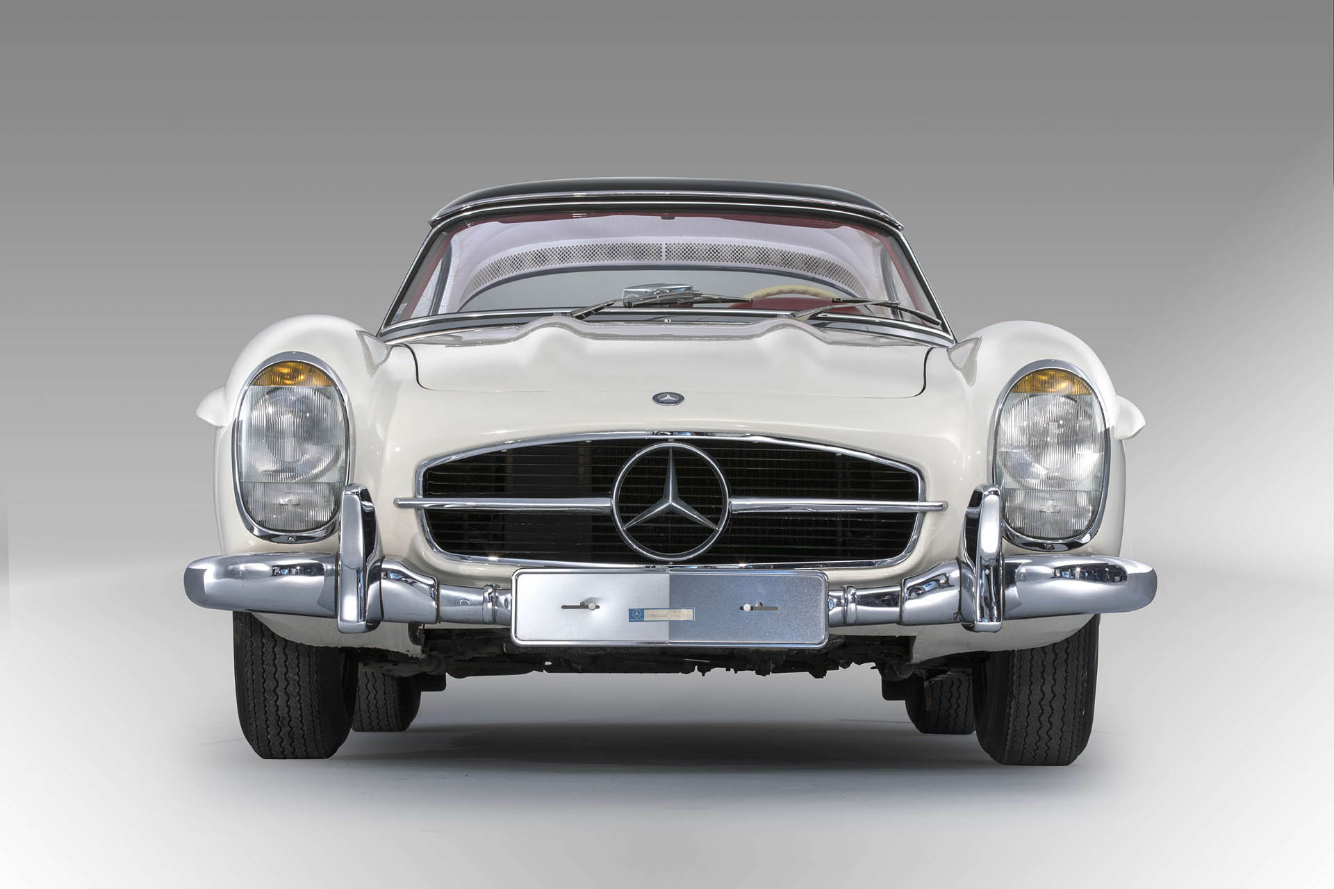 1963-Mercedes-Benz-300-SL-Roadster_07 This Factory-Fresh Mercedes 300 SL Doubled Its Estimate To Set A New World Record