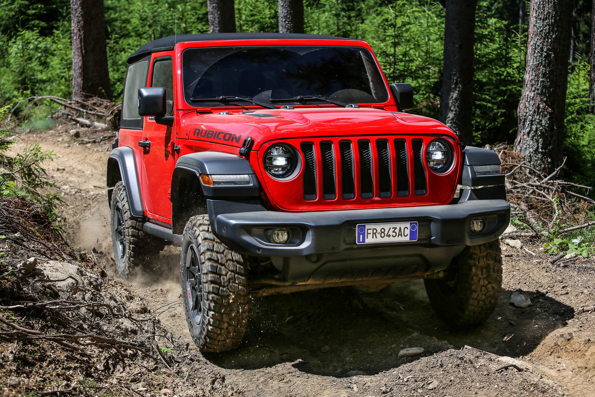 Jeep-Wrangler-45 Euro-spec Jeep Wrangler Detailed, Will Feature 197HP 4-Cylinder Diesel