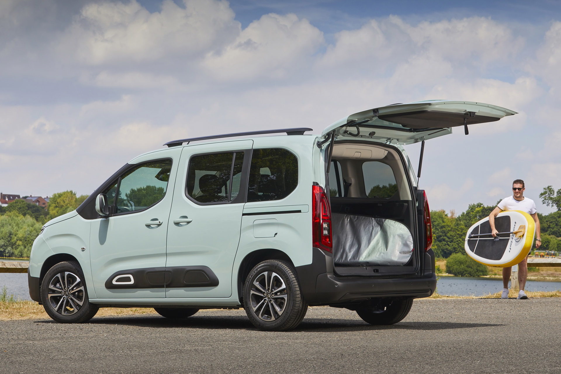 2019-citroen-berlingo-14 New Citroen Berlingo And Peugeot Rifter Go On Sale In The UK