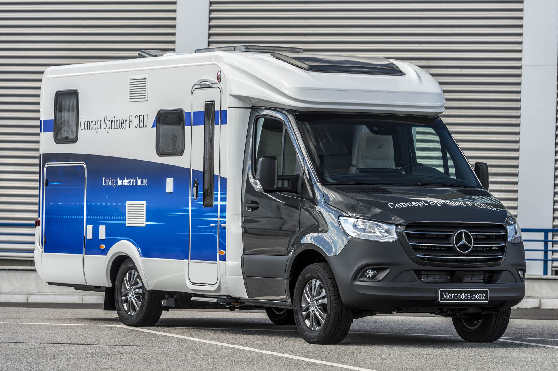 eDrive@VANs next level: Lokal emissionsfreie Mobilität im Praxischeck: eVito und eSprinter fit für den urbanen Einsatz Mercedes Concept Sprinter F-Cell Drops An H-Bomb On The Big Van