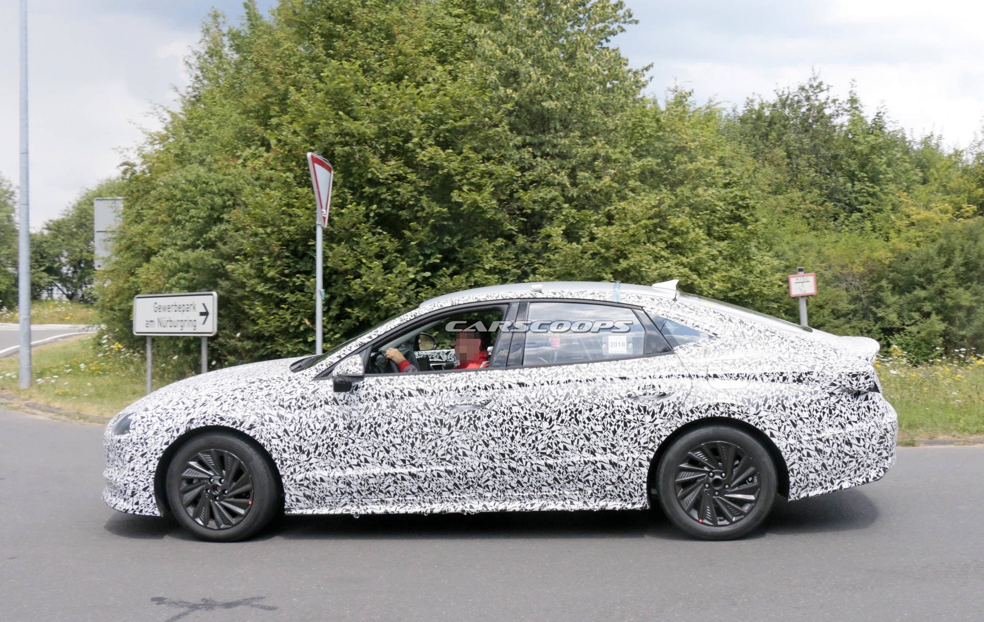 hyundai-sonata-i40-spy-first-time-8 All-New 2019 Hyundai i40 Spied With Sharper Looks, Could Preview Next Sonata Too