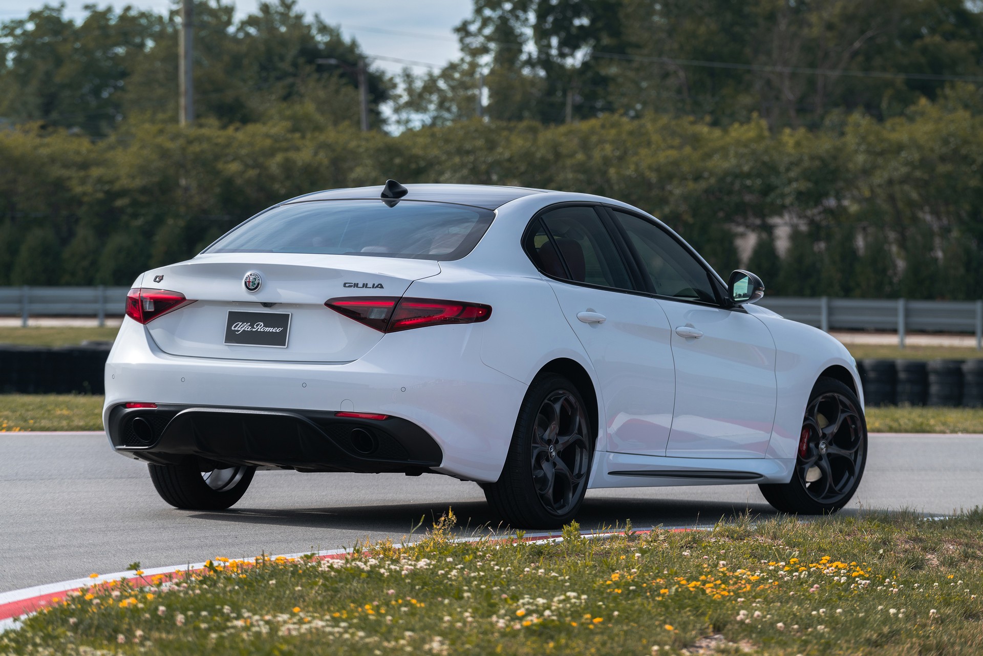 2019-Alfa-Romeo-Giulia-128 2019 Alfa Romeo Giulia Gains New Styling Packages, Additional Equipment