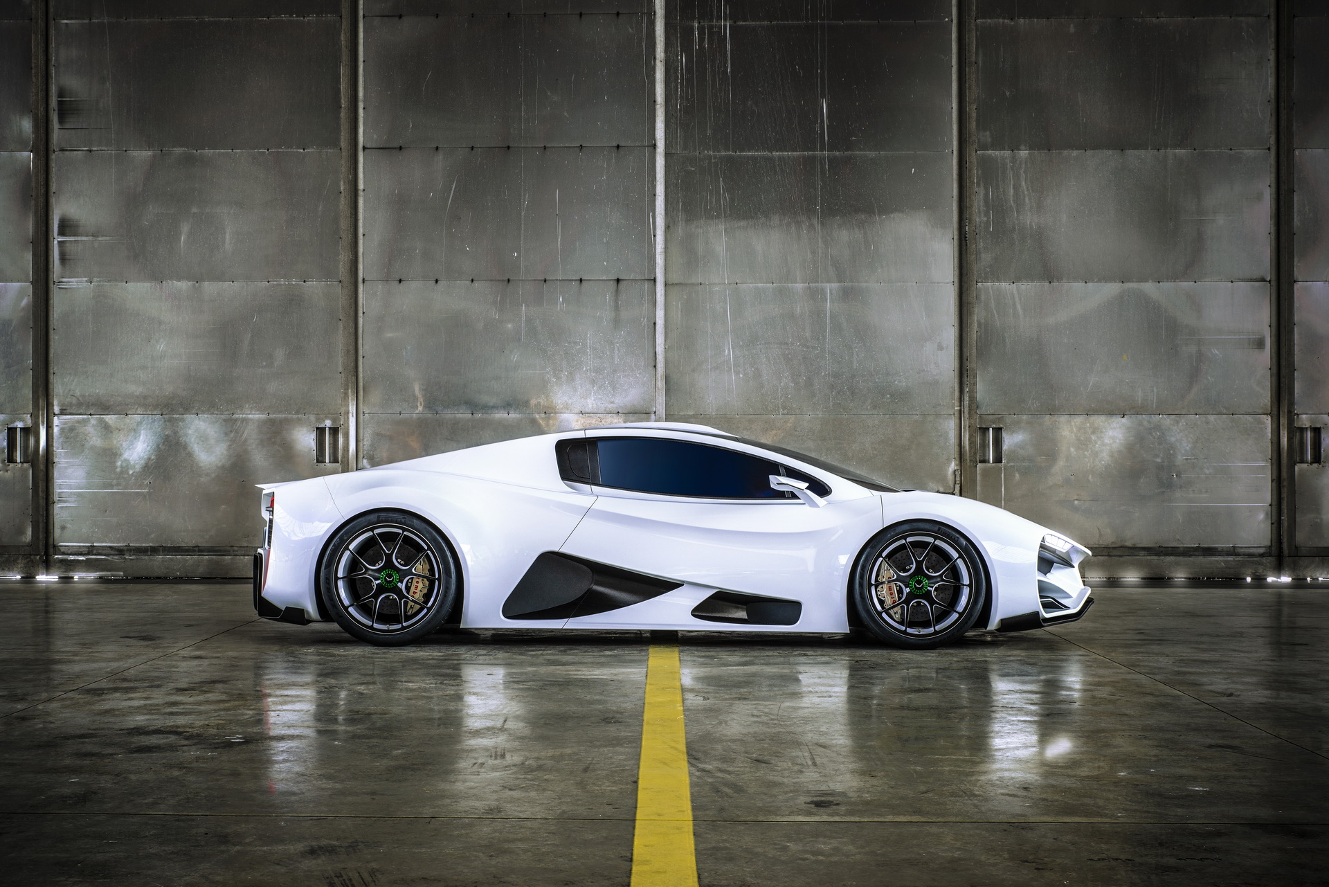 2019-milan-red-austrian-hypercar-6 Milan Red Is A 1,306HP Bugatti Chiron Rival From Austria