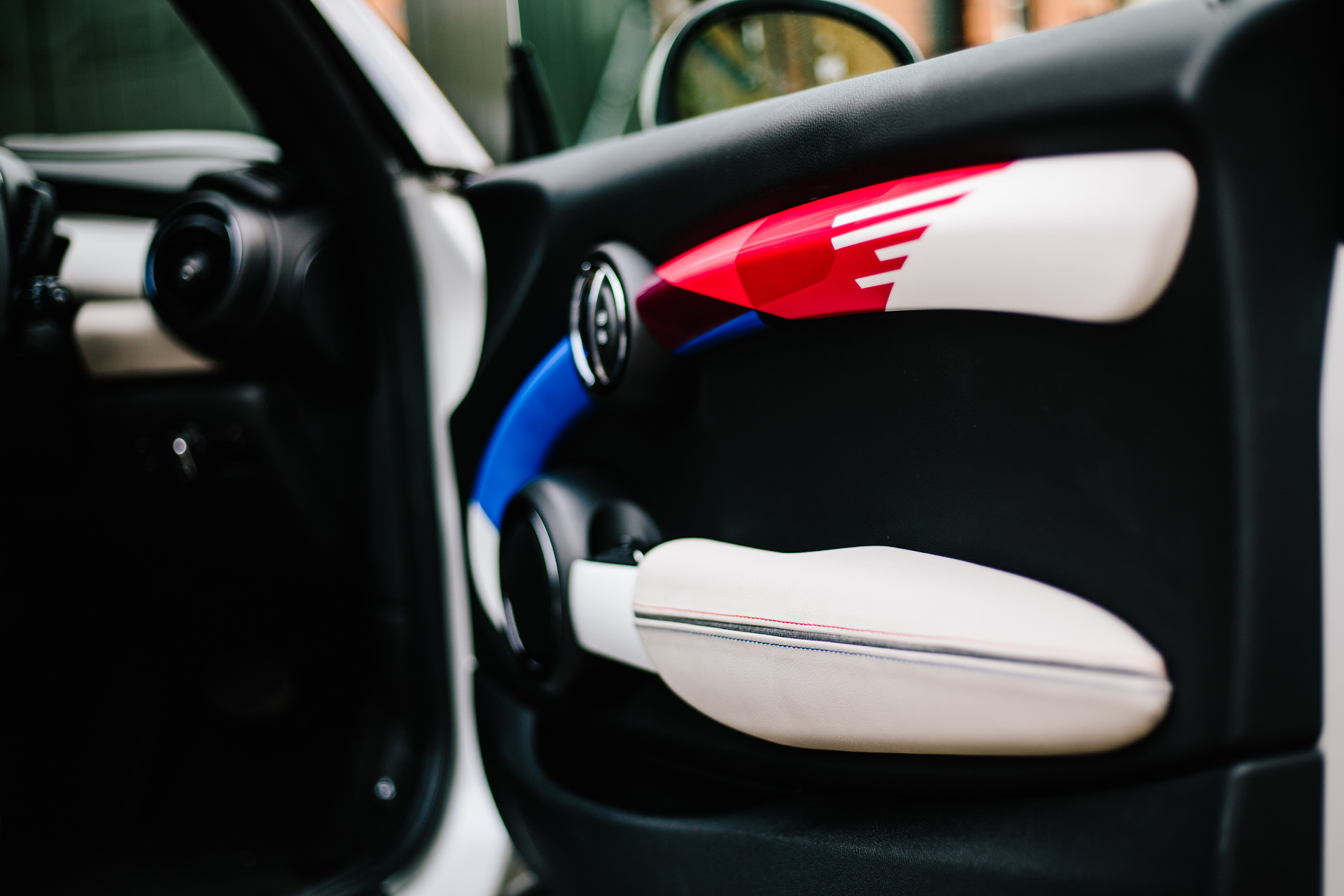 unique-mini-3-door-royal-wedding-goodwood-28 One-Off Mini Created For British Royal Wedding Heading To Auction