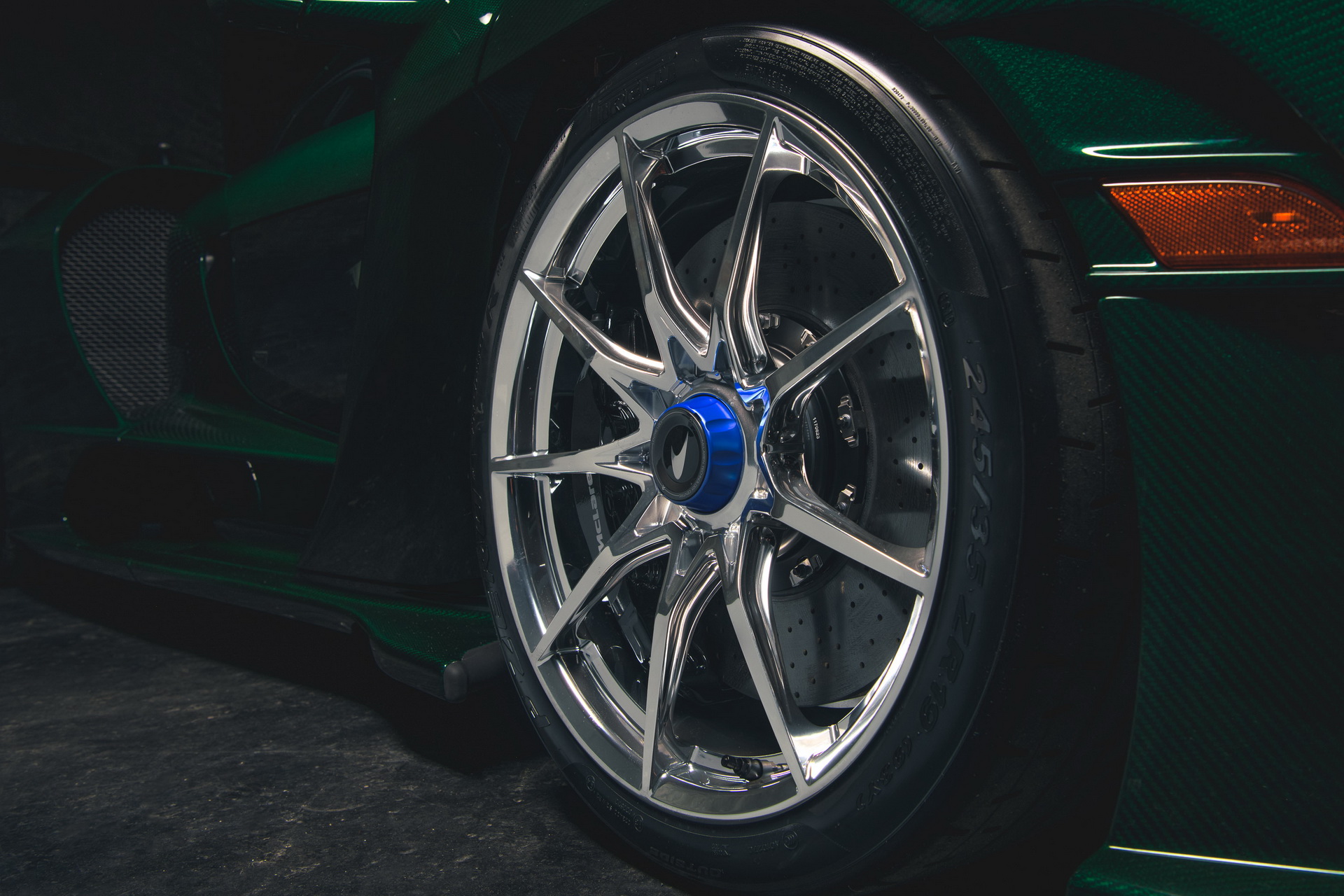 McLaren-Senna-Customer-08 First McLaren Senna Delivered In North America Is Covered In Green Carbon Fiber