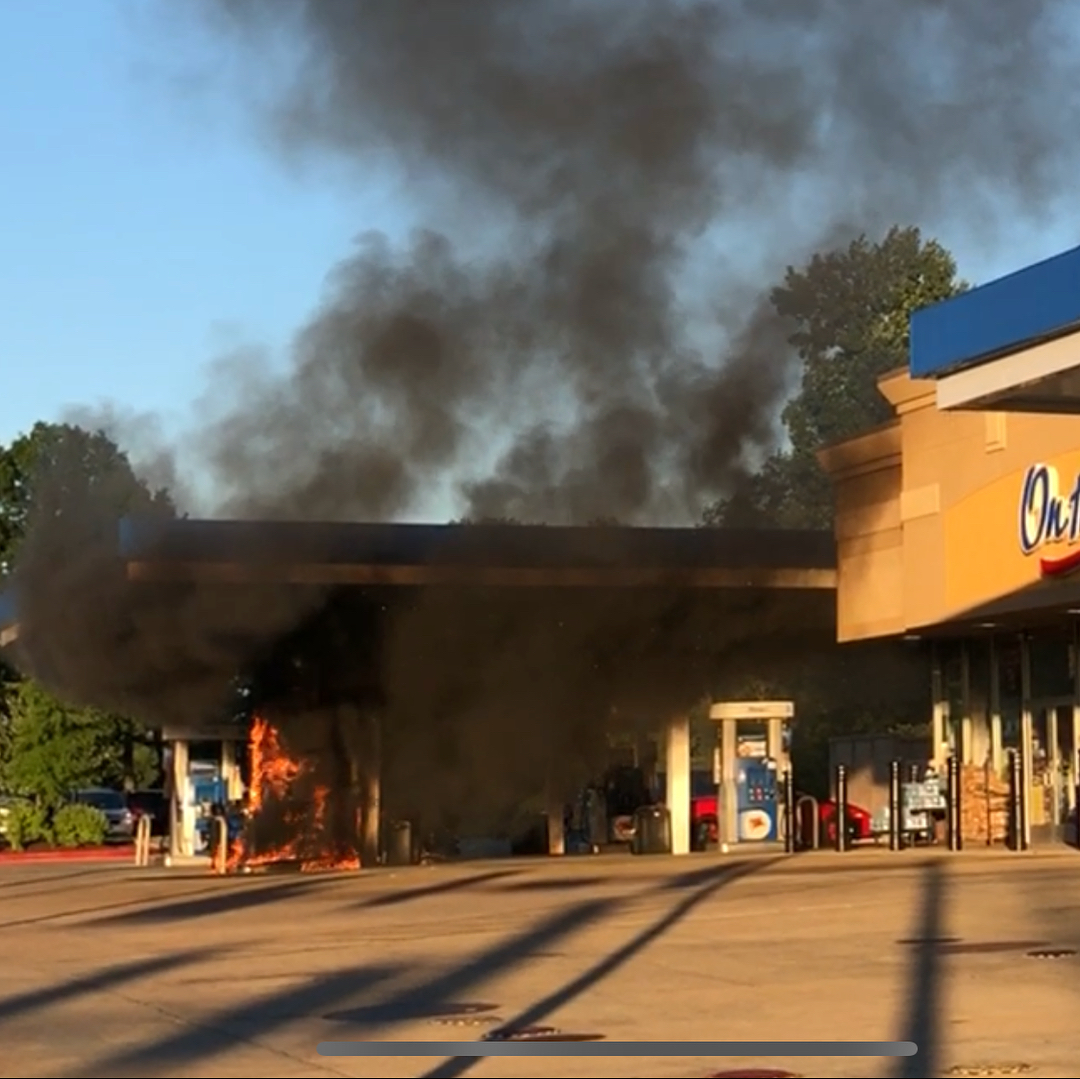 lamborghini-huracan-performante-fire-gas-station-6 Lamborghini Huracan Performante Burns To A Crisp At A Gas Station In The US