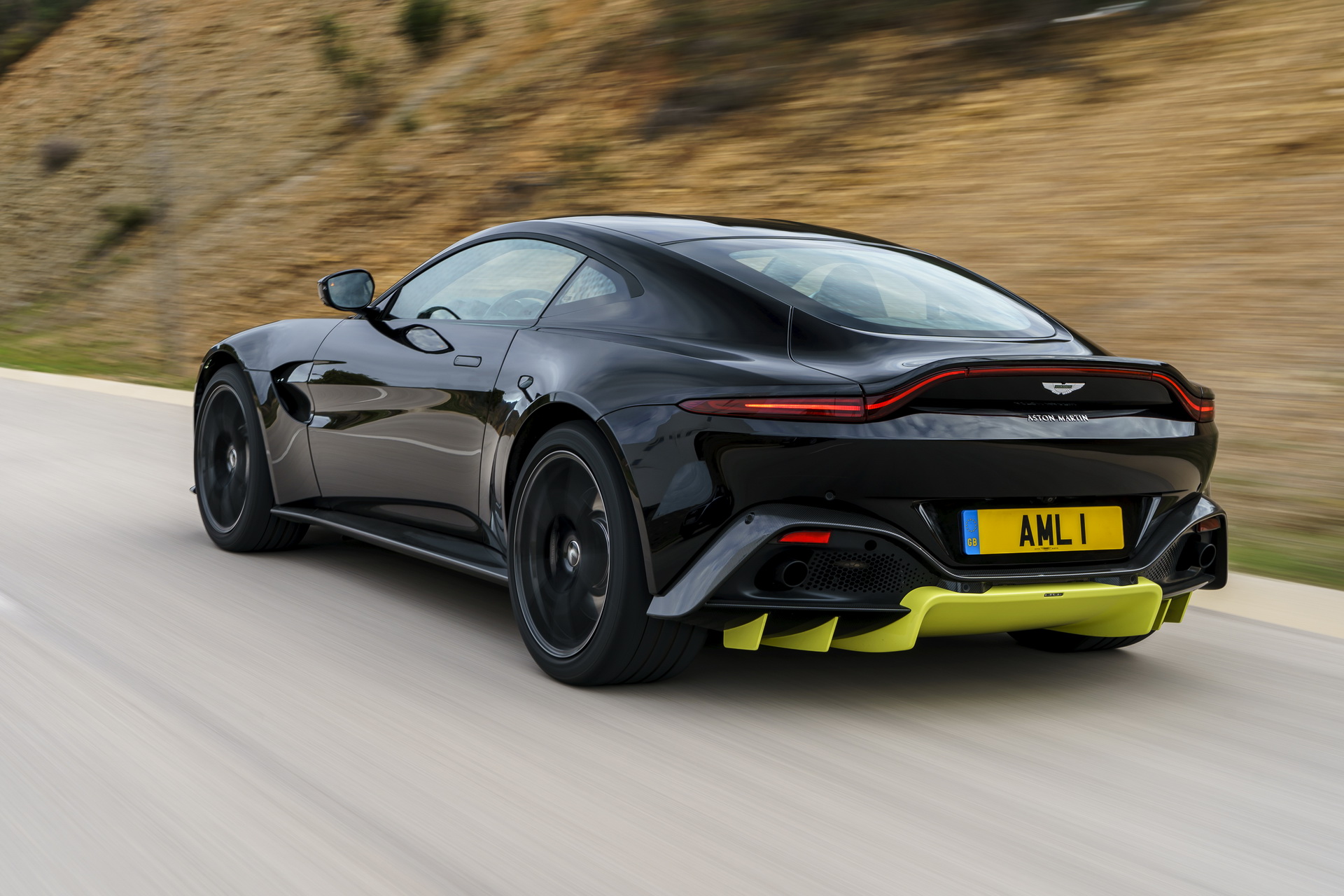 Aston_Martin_V8_Vantage_AML_1_04 Aston Martin To Introduce Manual Vantage This Time Next Year