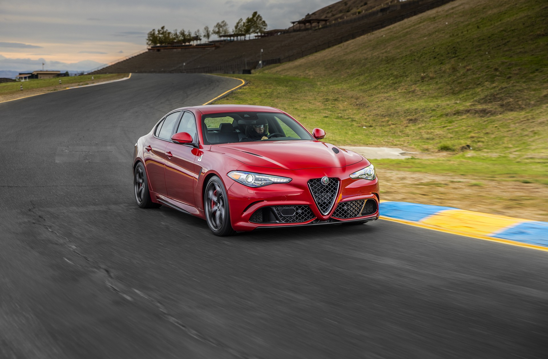 2019-Alfa-Romeo-Giulia-71 2019 Alfa Romeo Giulia Gains New Styling Packages, Additional Equipment