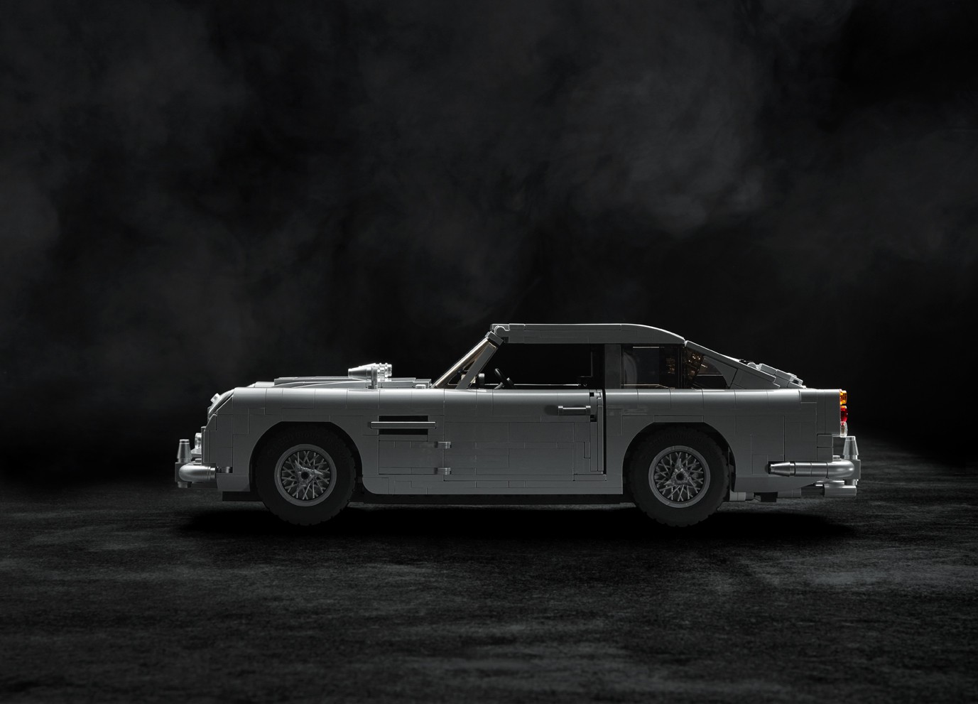 LEG0-Aston-Martin-DB5-45 LEGO’s James Bond Aston Martin DB5 Has A Working Ejector Seat