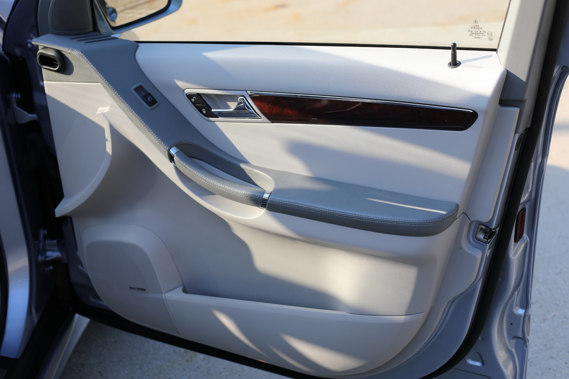 mercedes-r63-amg-auction-bat-17 2007 Mercedes R63 AMG Is A Very Fast, And Very Unpopular, Oddity