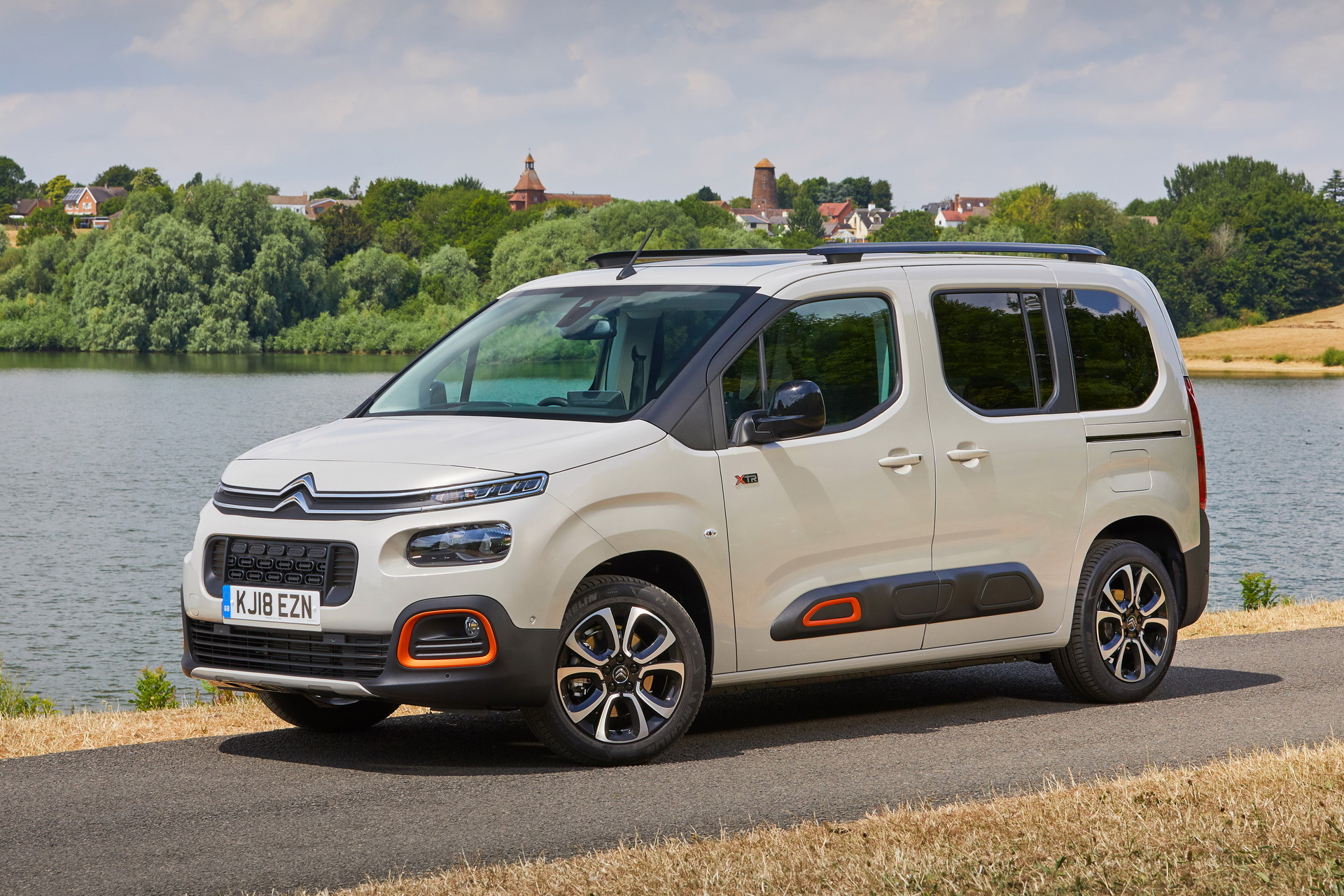 2019-citroen-berlingo-19 New Citroen Berlingo And Peugeot Rifter Go On Sale In The UK
