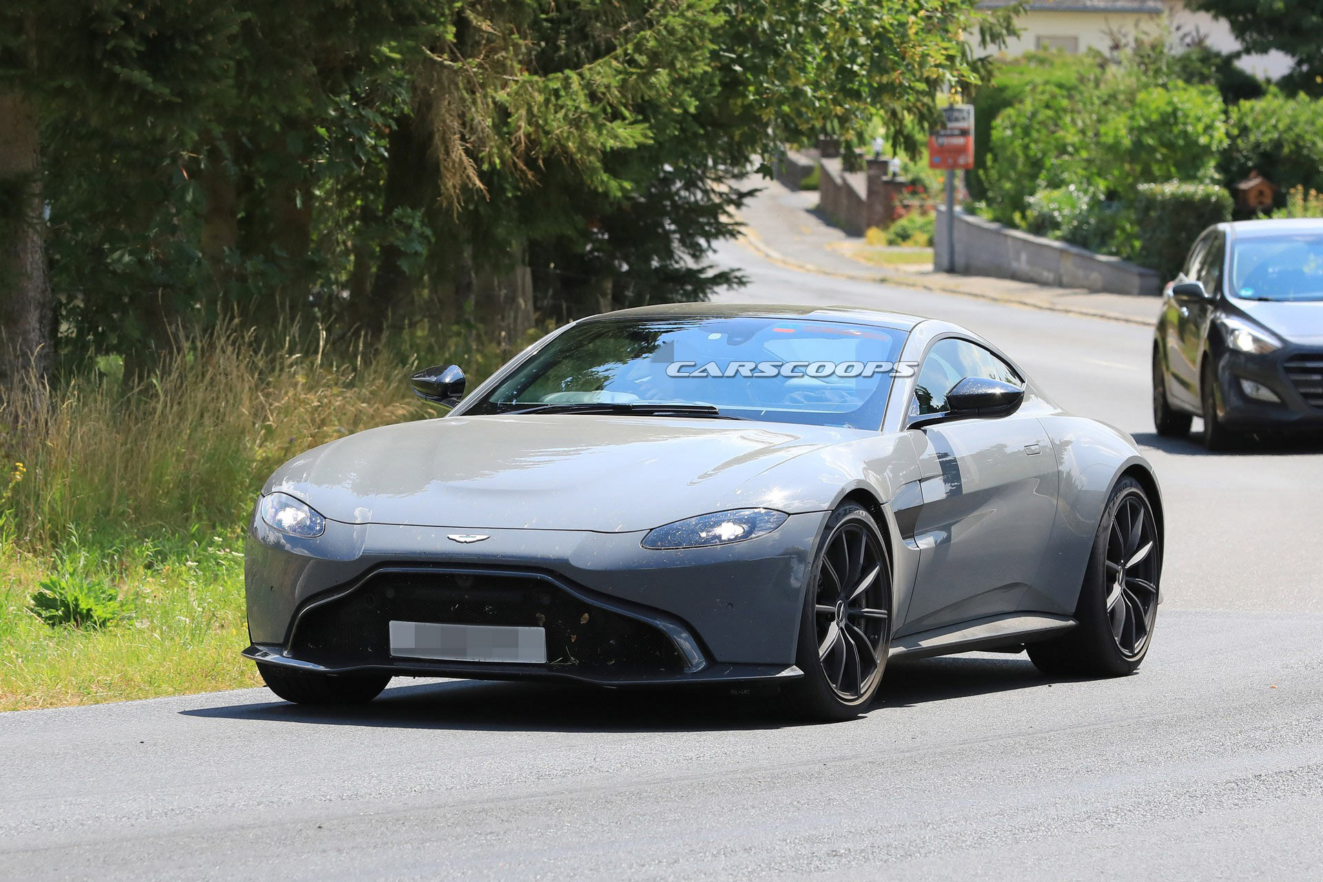 Aston-Martin-Vantage-S-4 Aston Martin Vantage S Spied With Beefier Brakes And A Four-Tailpipe Exhaust
