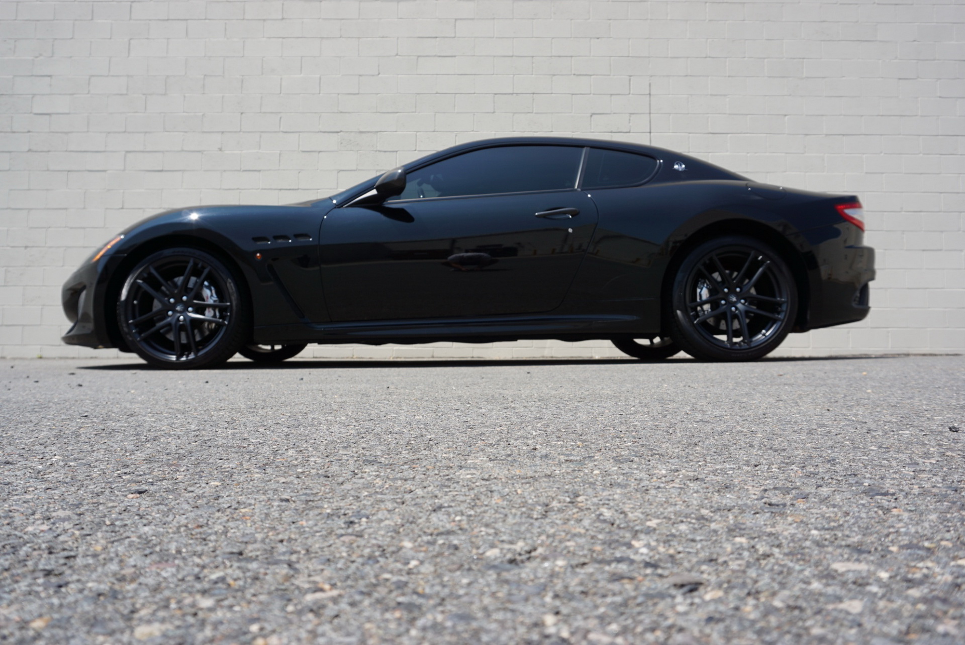2012-maserati-granturismo-mc-auction-4 2012 Maserati GranTurismo MC Is The Italian Exotic You Might Afford