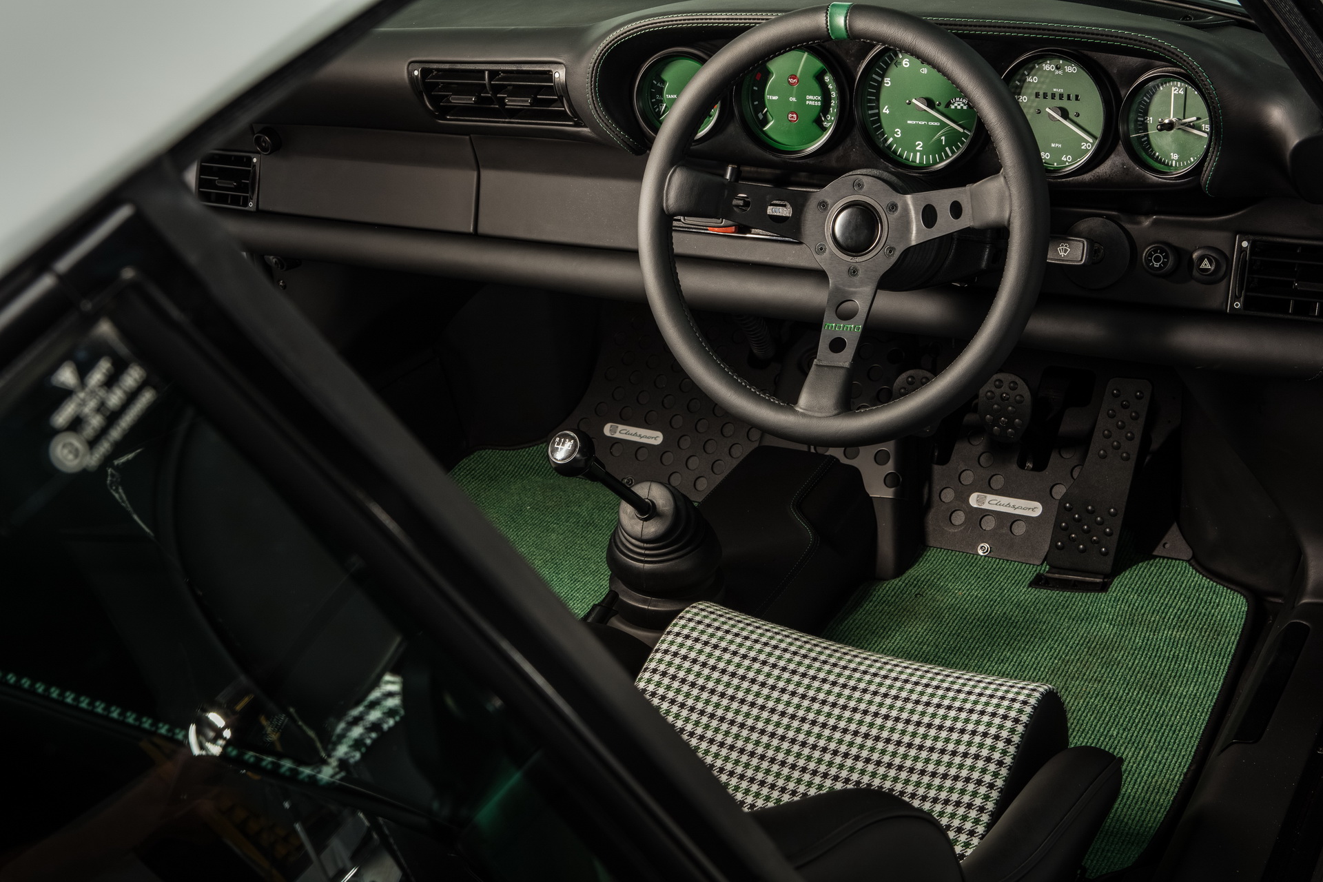 Porsche-911-LMClassic-13 Porsche 911 Le Mans Classic Clubsport Costs As Much As A New GT2 RS