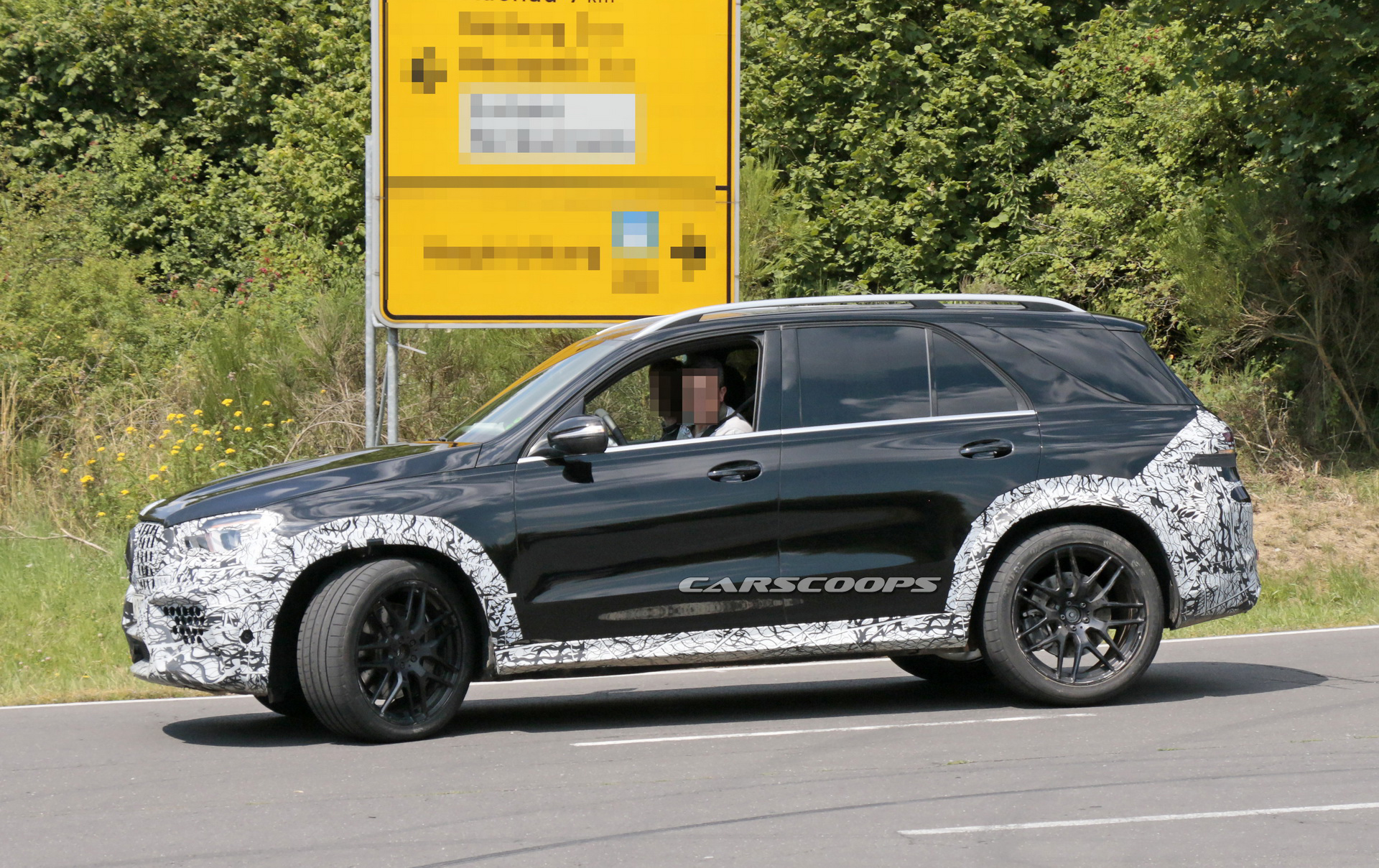mercedes-amg-gle63-spy-less-camo-30 2019 Mercedes-AMG GLE 63 Sheds Most Of Its Camo To Reveal Familiar Look