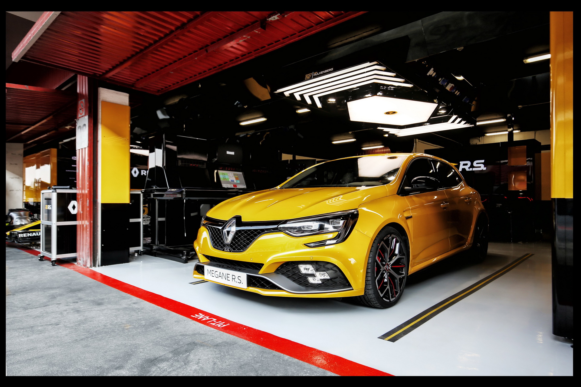 2019-renault-megane-rs-trophy-10 New Renault Megane RS Trophy With 296HP Is The Most Potent And Extreme Version Yet