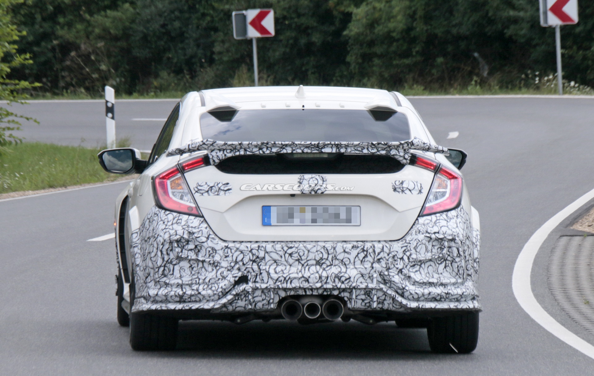 2019 Honda Civic Type R 08 2019 Honda Civic Type R Facelift Spied With New Bumpers And Both Small And Large Rear Wing