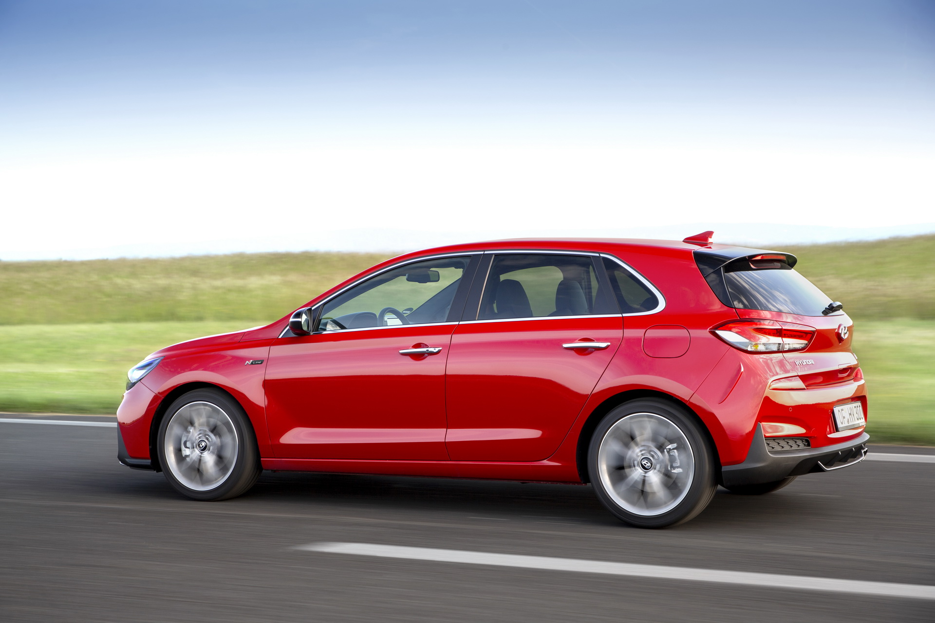 2019-hyundai-i30-n-line-5 New Hyundai i30 N Line May Look Like A Hot Hatch, But It Ain’t One